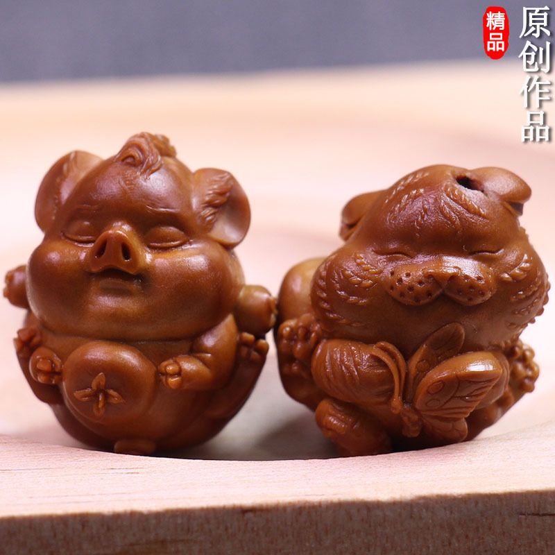 Sugong Olive Stone Carving Zodiac Pig and Tiger Pendant, Hand-Carved Original Cute Single Seed Ornament for Handheld Decoration