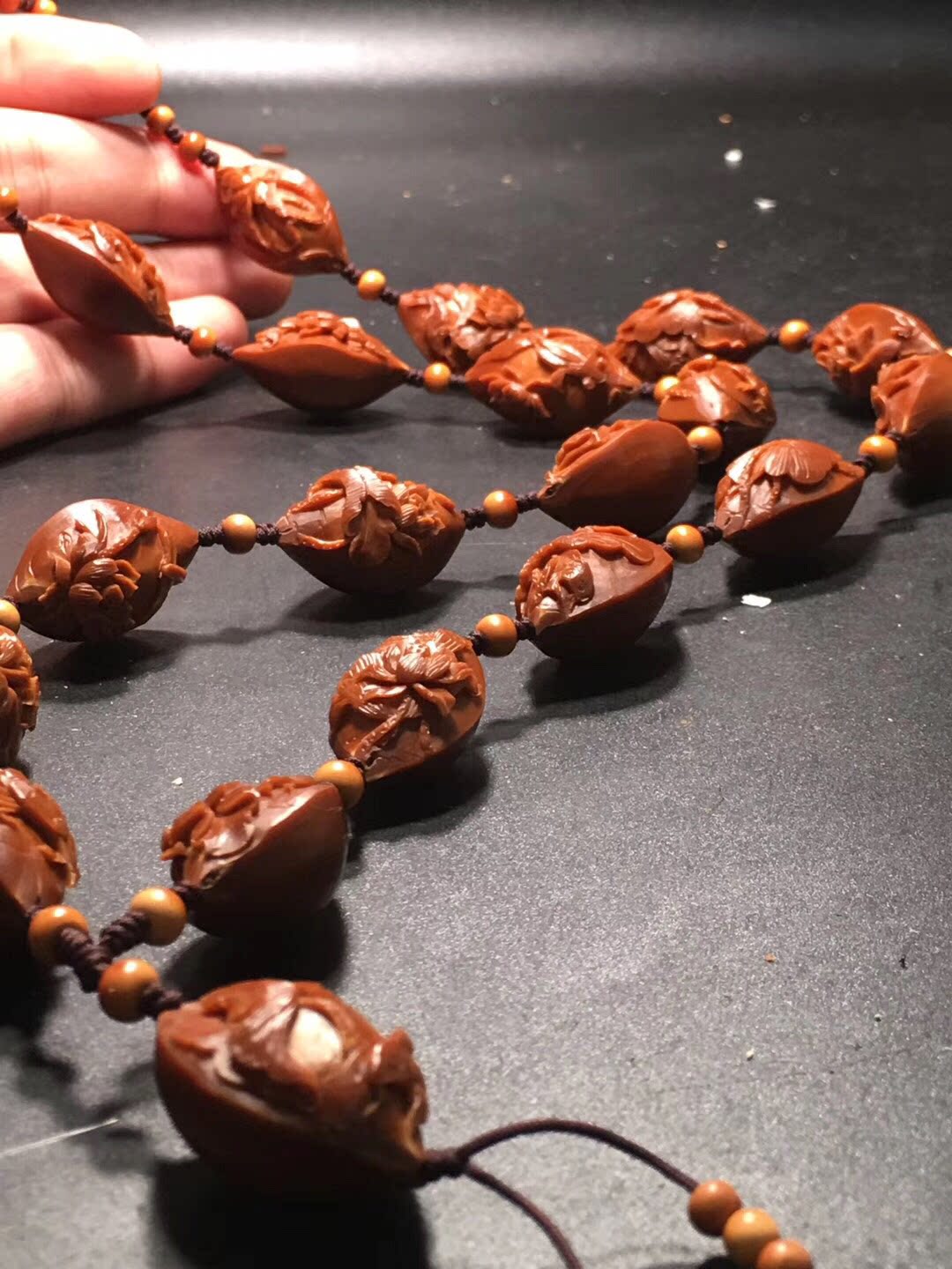 Olive Nuclear Sculpture Lotus Lotus Lotus Handstring Carp Dramatic Lotus Work Pure Hand-carved Olive Hu Necklace Lady Hanging Neck Lady