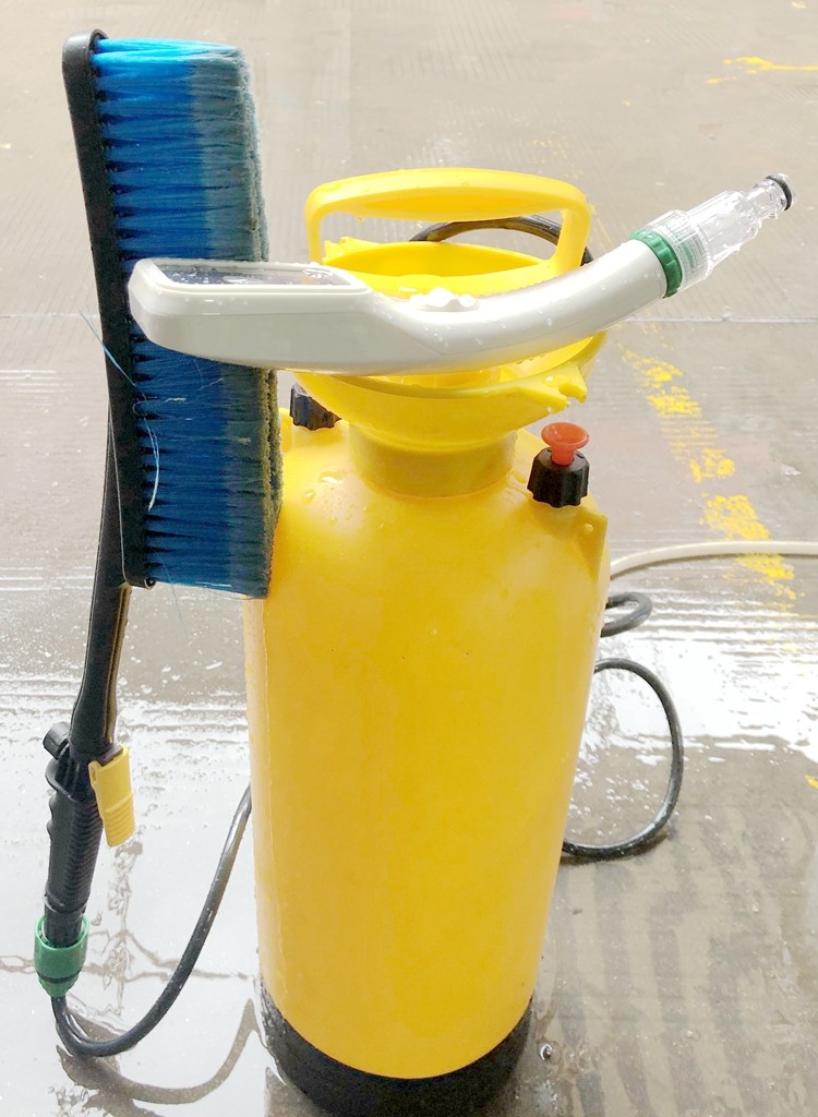 Simple portable outdoor car rental accommodation bath wash carriage artifacts self-suction shower tent dedicated