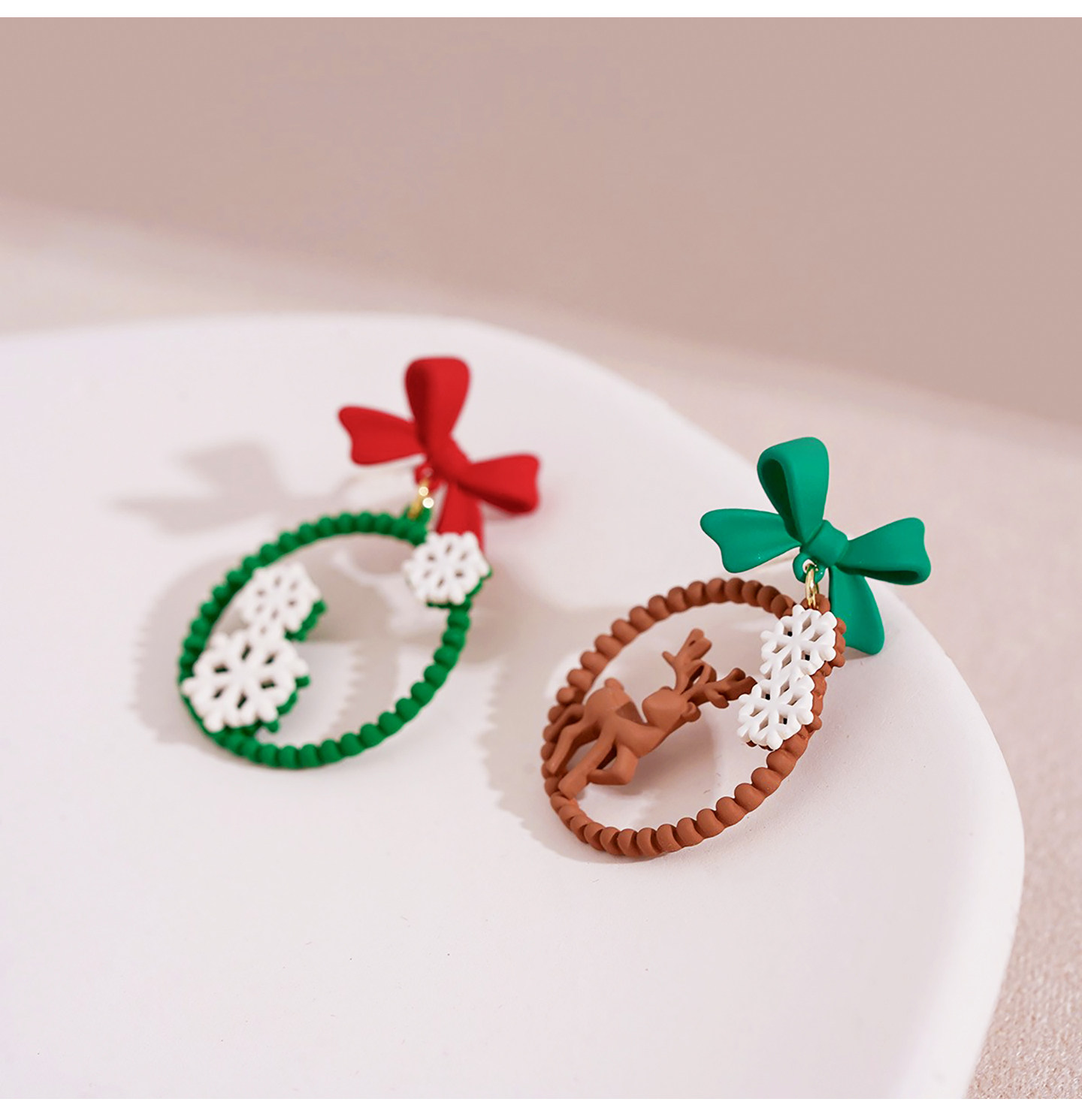 食颜派 不对称红绿蝴蝶结+圆圈+雪花麋鹿耳环 (一对装)【圣诞的可爱密码,藏在这对圆框耳饰里】