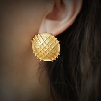 European and American small crowdtexture drawing solid lattice grain round earrings French style retro matte high level sensational wind ear needle female