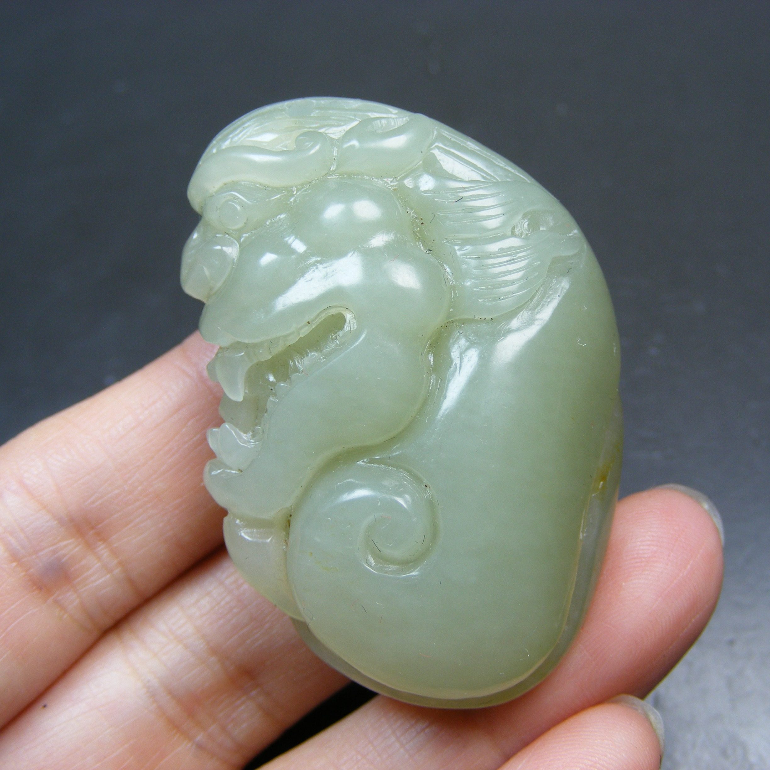 清代老和田青白玉圆雕带牛鼻孔双面工兽面纹大坠：千年古玉界的“顶流
