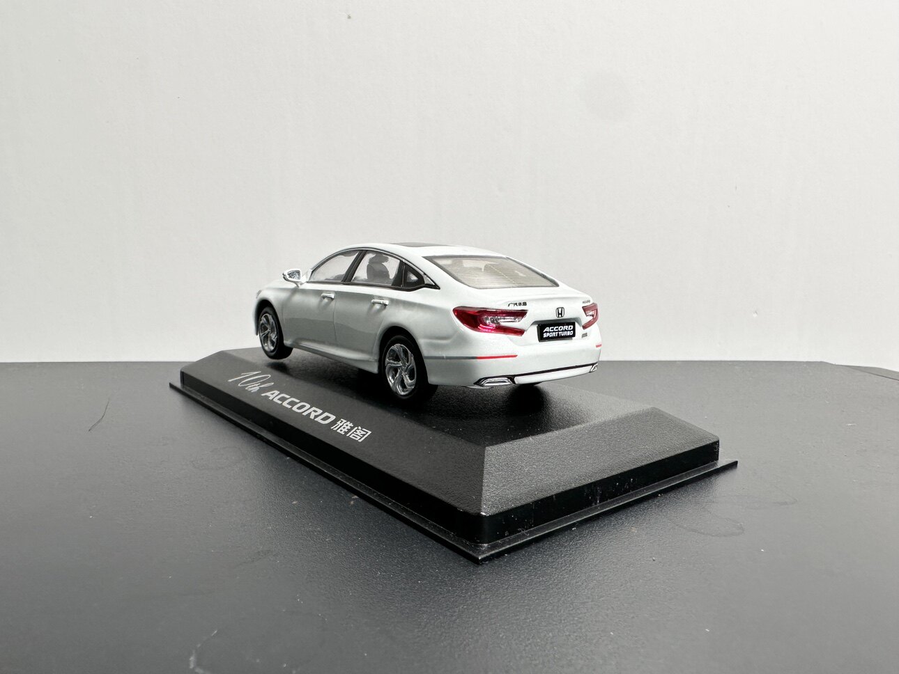 1/43 Dealer Edition Honda Accord Car Die Cast Model White the 10th