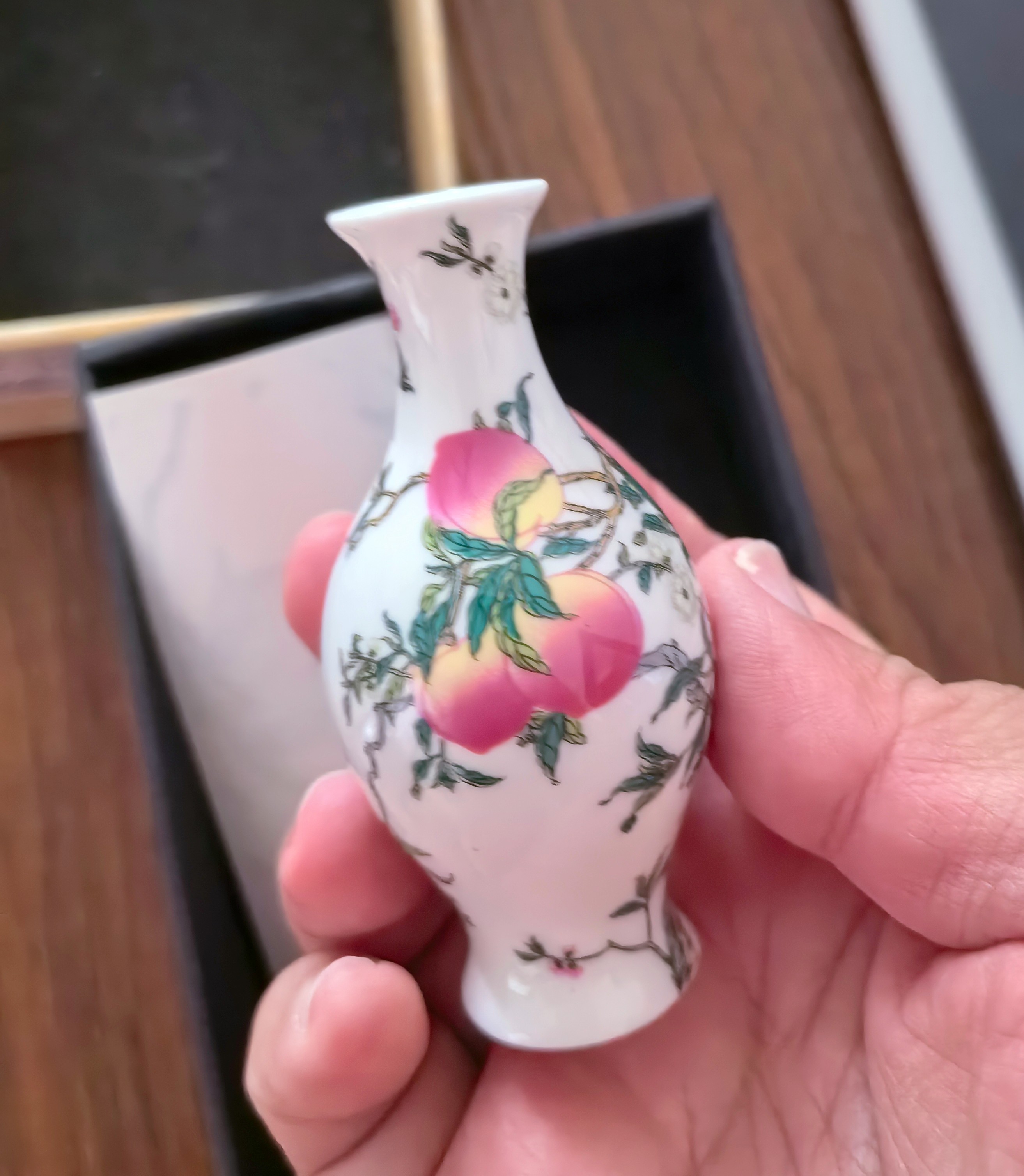 中国古美術⁄粉彩蝙蝠⁄桃紋皿 大清雍正年製在銘⁄紫檀箱付き 中国古