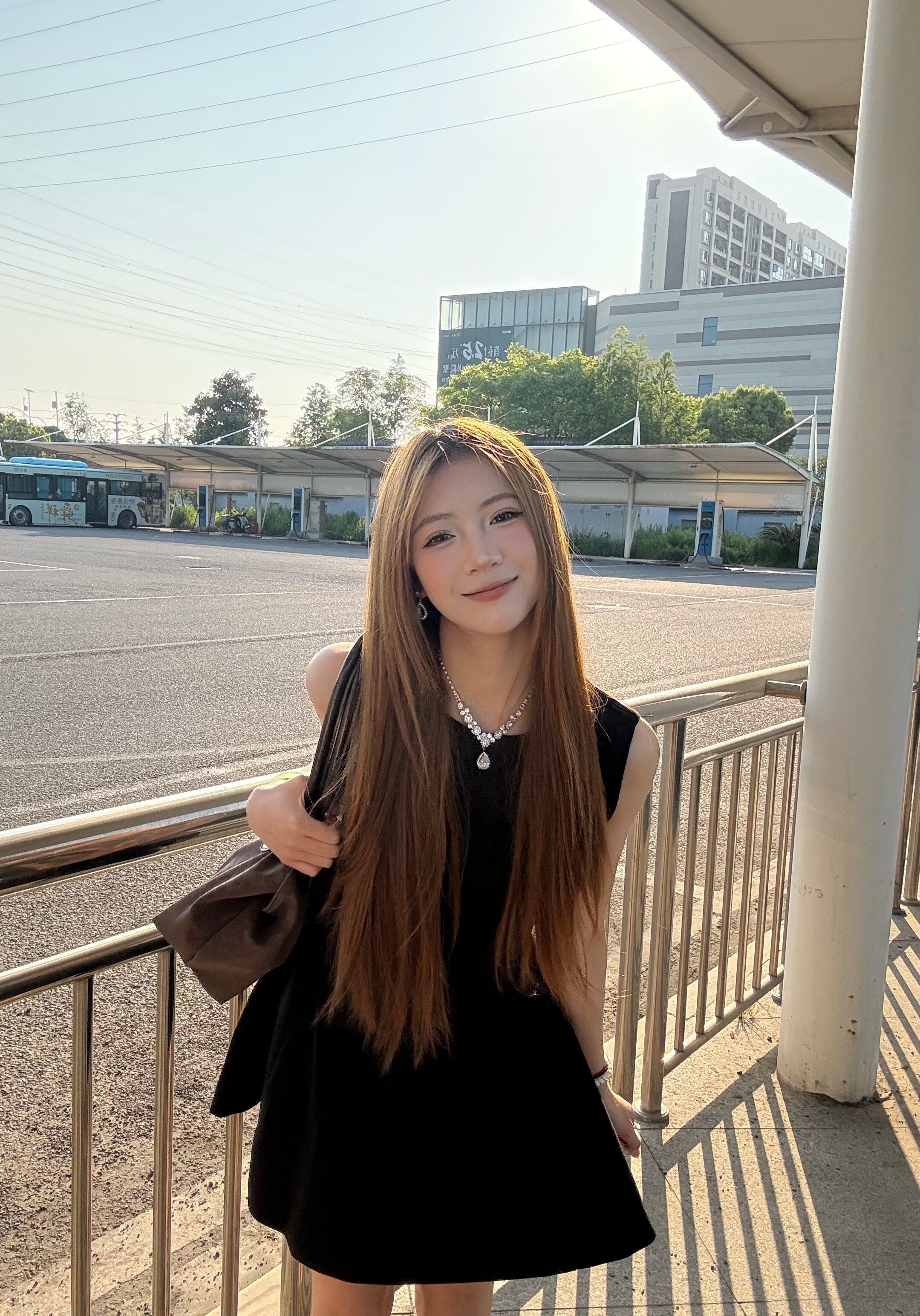 舒胡蕾夏日生日裙 法式无袖收腰设计 显瘦显高拉长比例 高级感气质满分
