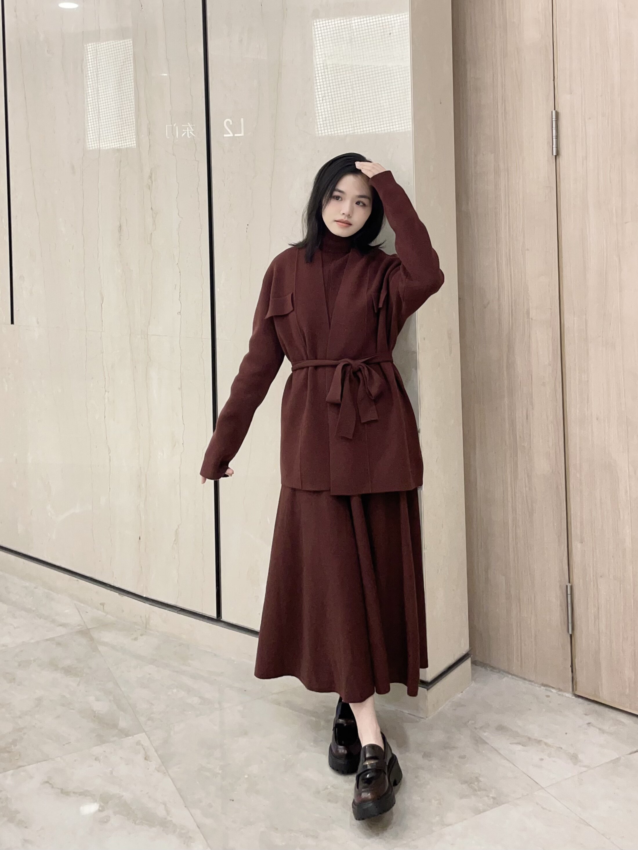 宋佳同款百丽海鸥乐福鞋2.0：厚底真皮的英伦飒爽美学