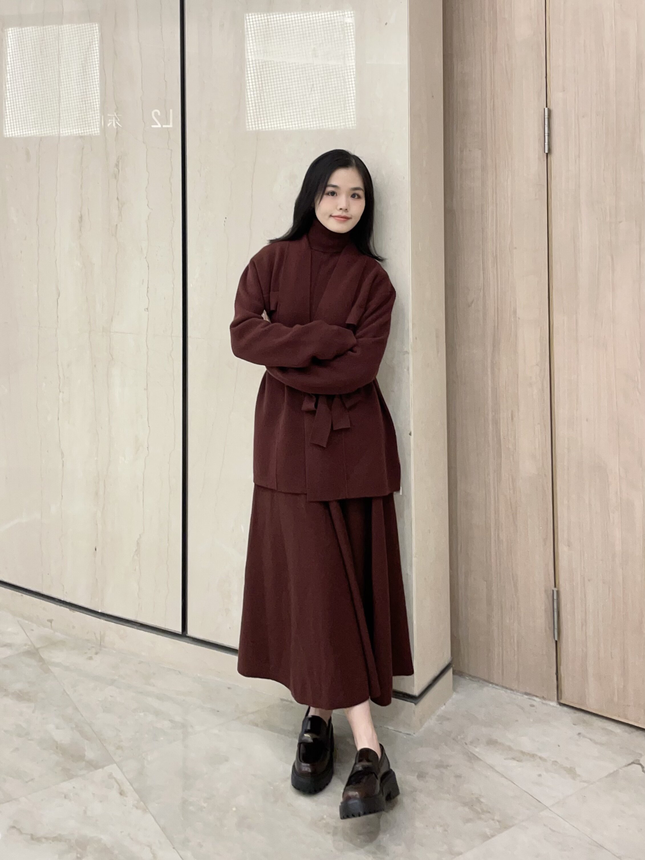 宋佳同款百丽海鸥乐福鞋2.0：厚底真皮的英伦飒爽美学