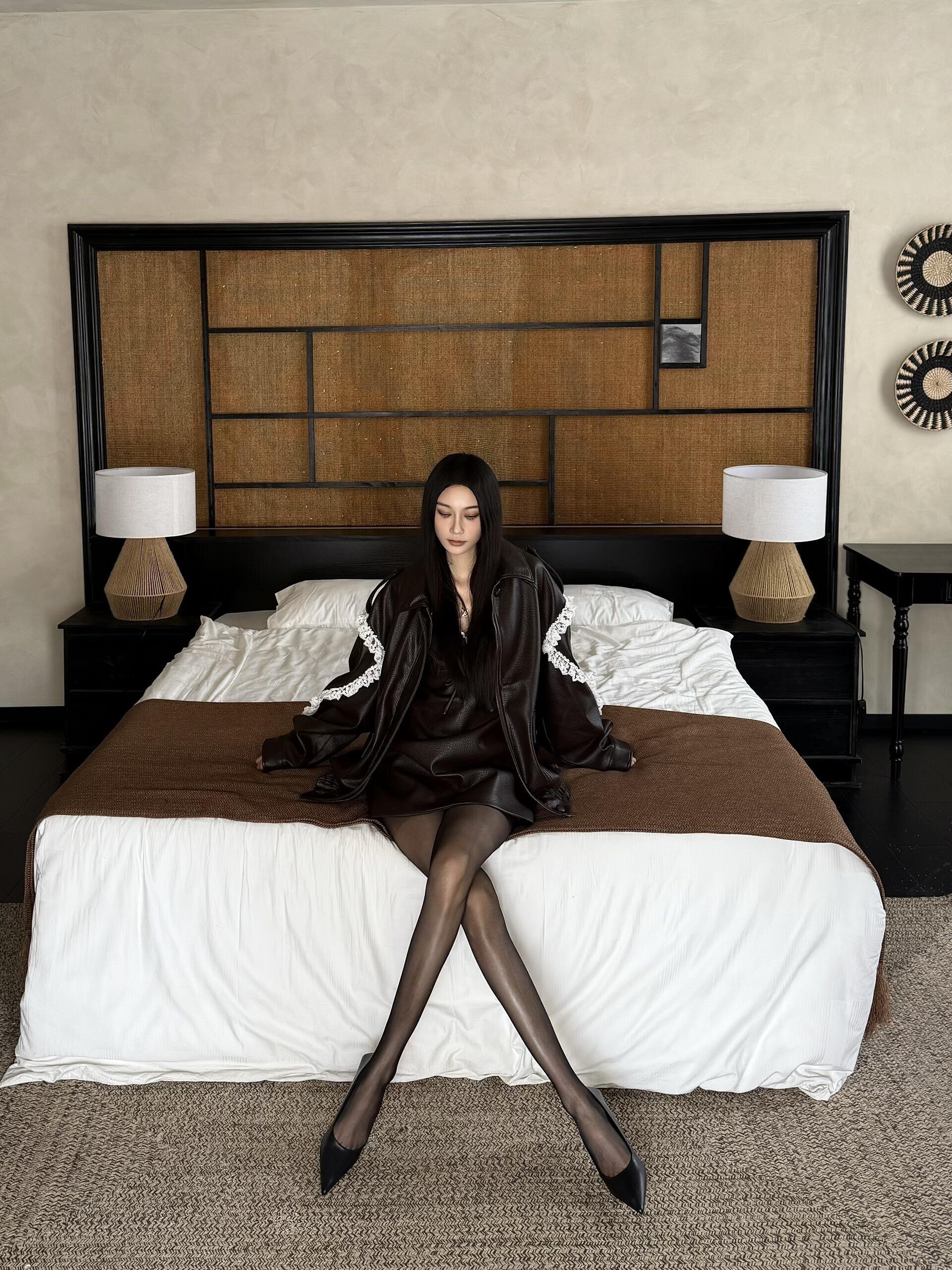 Maison Wester冬季甜酷风皮衣,蕾丝镶边复古皮质挺括有型