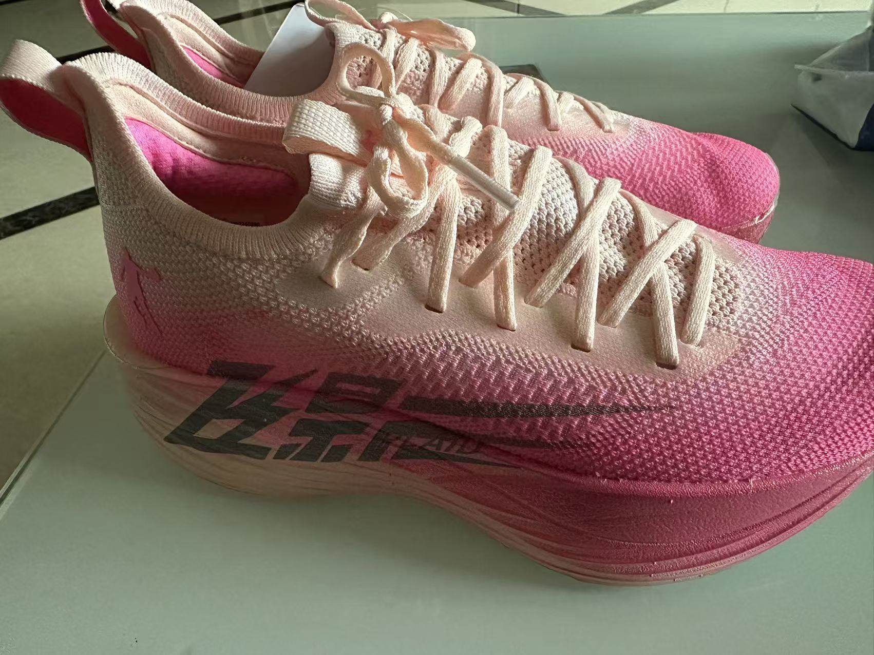 专业马拉松跑步鞋全掌碳板竞速设计男款减震运动鞋巭Pro中底科技乔丹飞