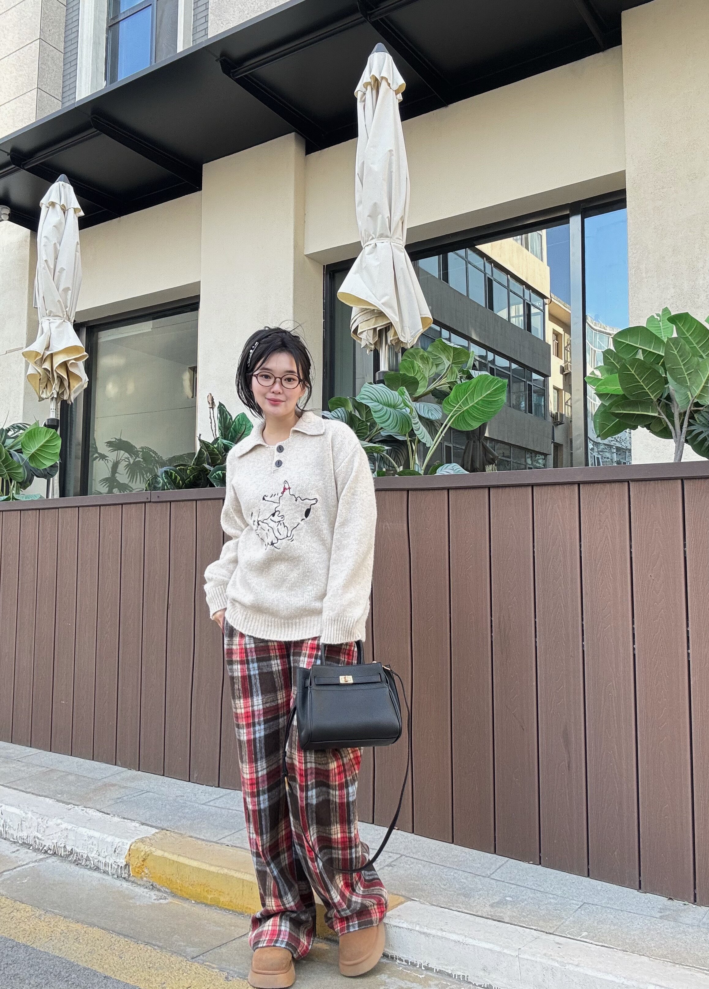 百丽红色新娘婚包 大容量设计装下红包手机 手提斜挎两用更实用