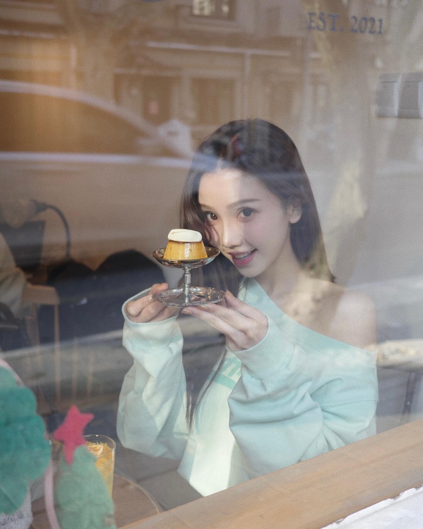 王玉文同款ANN ANDELMAN露肩卫衣 发泡印花斜领单肩小露香肩