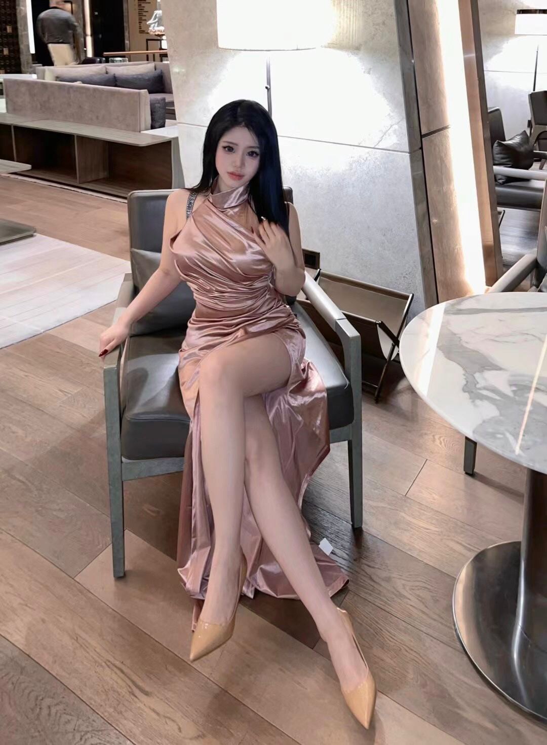 达芙妮夏季法式裸色高跟鞋 尖头细跟拉长比例 婚鞋通勤两相宜 气质百搭