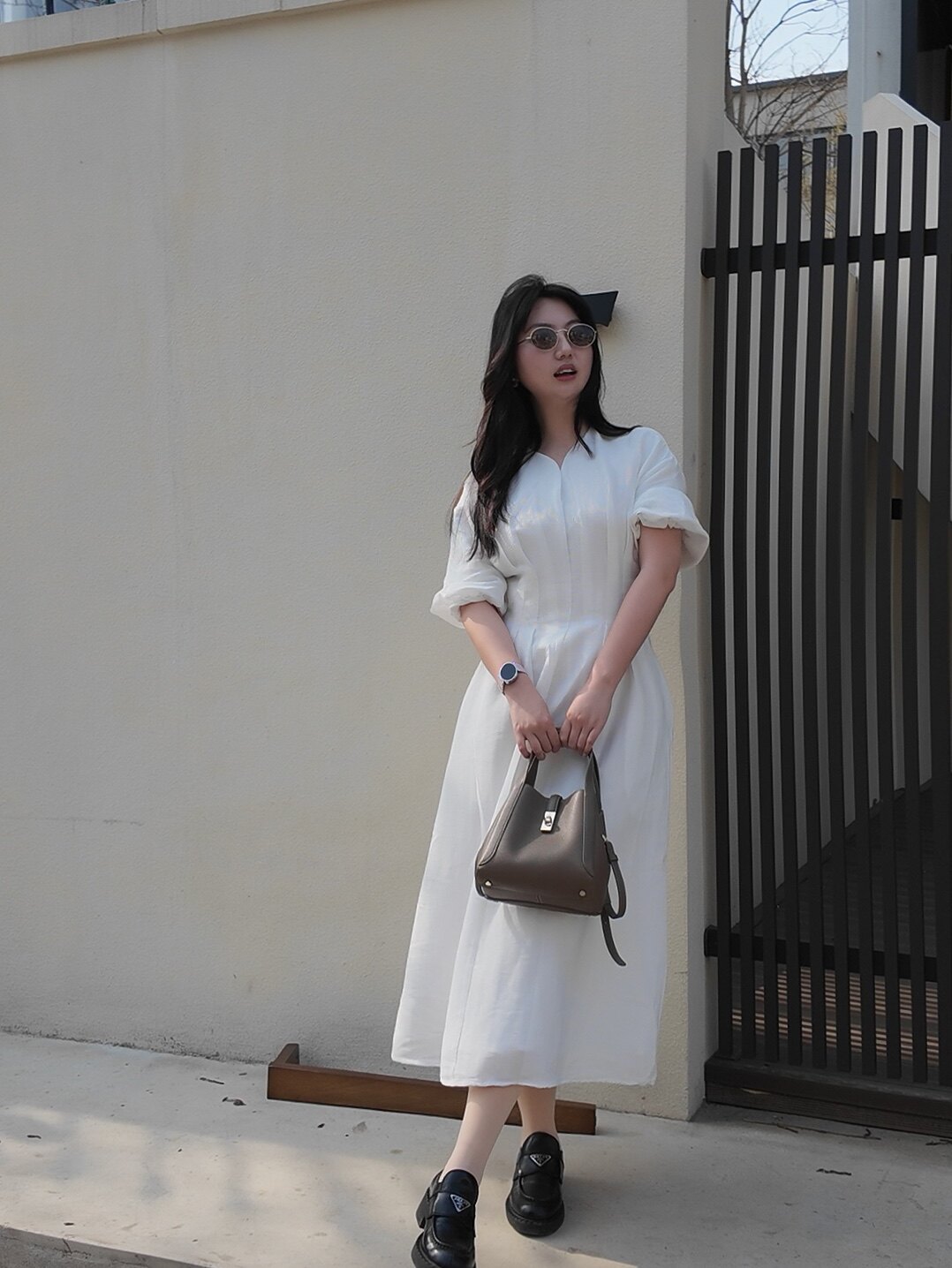 百丽真皮菜篮子包 牛皮材质高级耐磨 水桶包型大容量实用