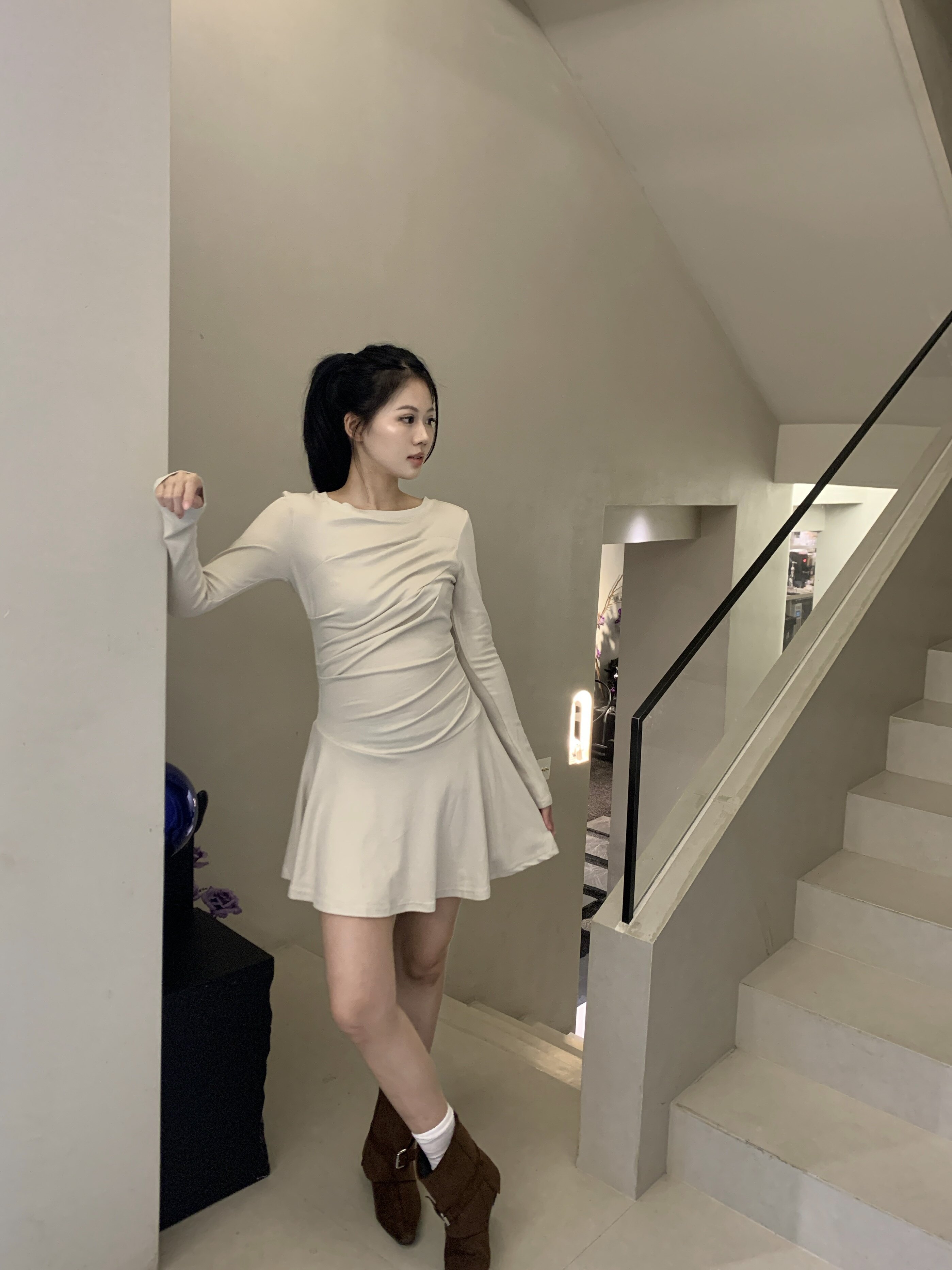 黑泽玄七2026早春新款胖mm收腰针织连衣裙：褶皱遮肉的显瘦自信美学