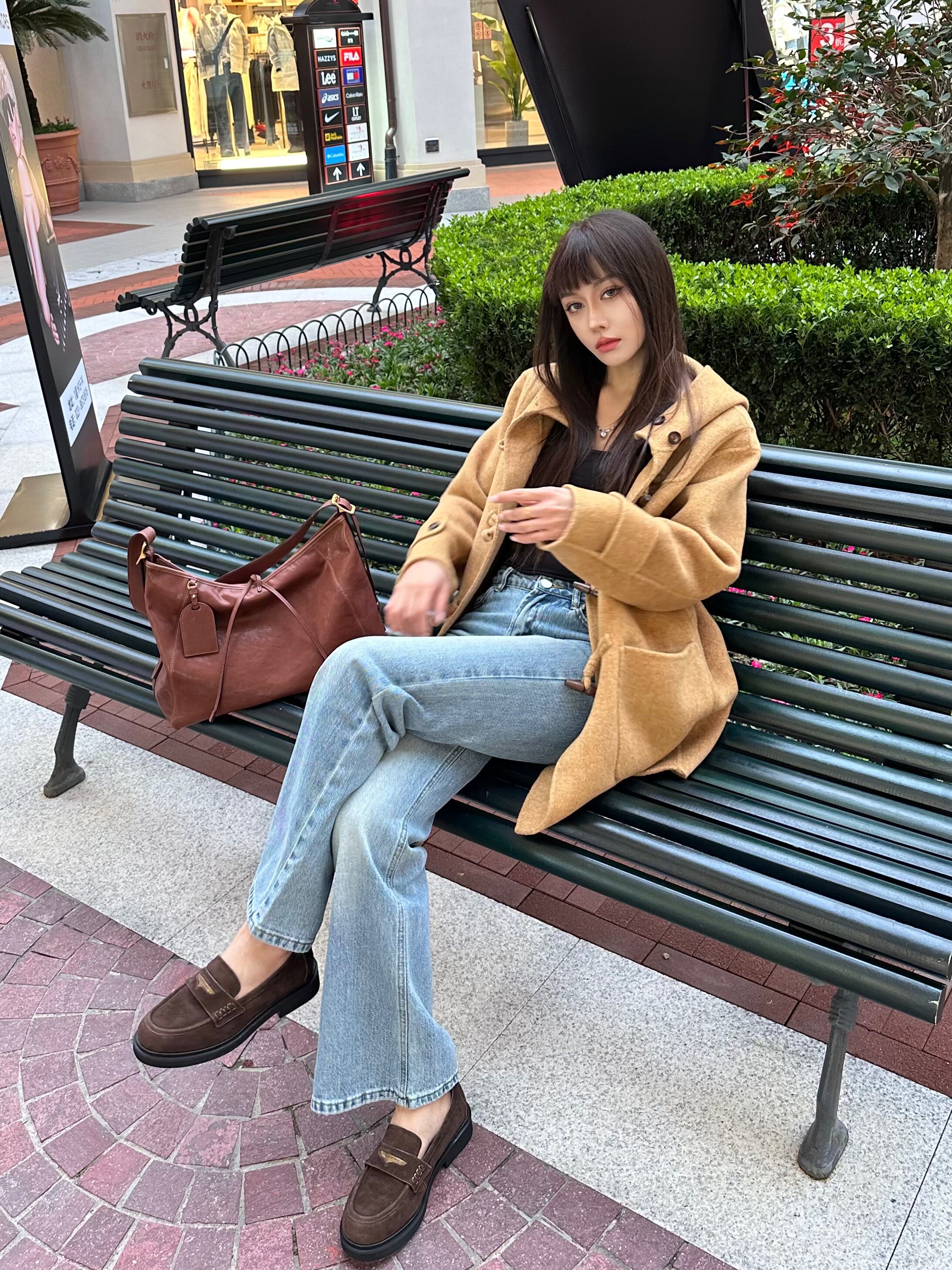 宋佳同款百丽海鸥乐福鞋2.0：厚底真皮的英伦飒爽美学