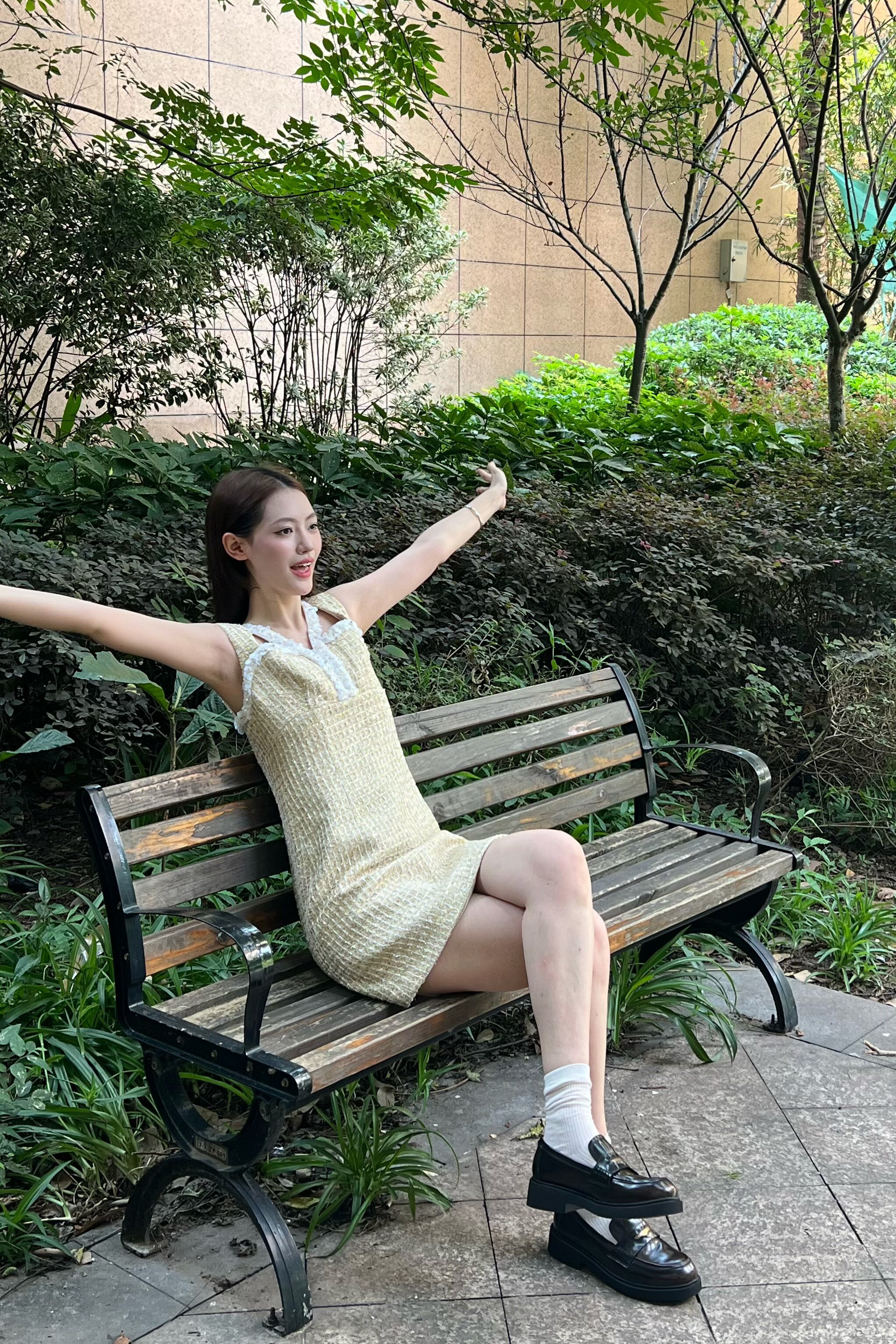 宋佳同款百丽海鸥乐福鞋2.0：厚底真皮的英伦飒爽美学