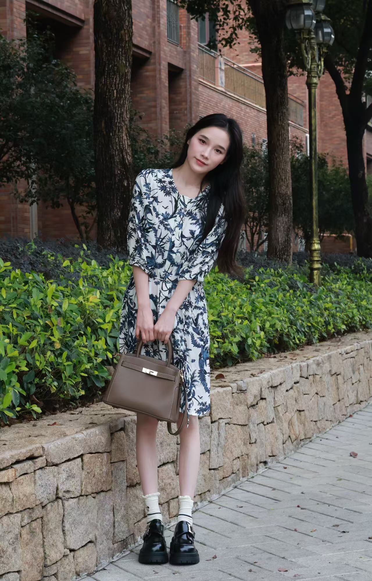 百丽鎏金岁月凯莉包 质感牛皮高级耐磨 大容量通勤 妈妈包婚包两用