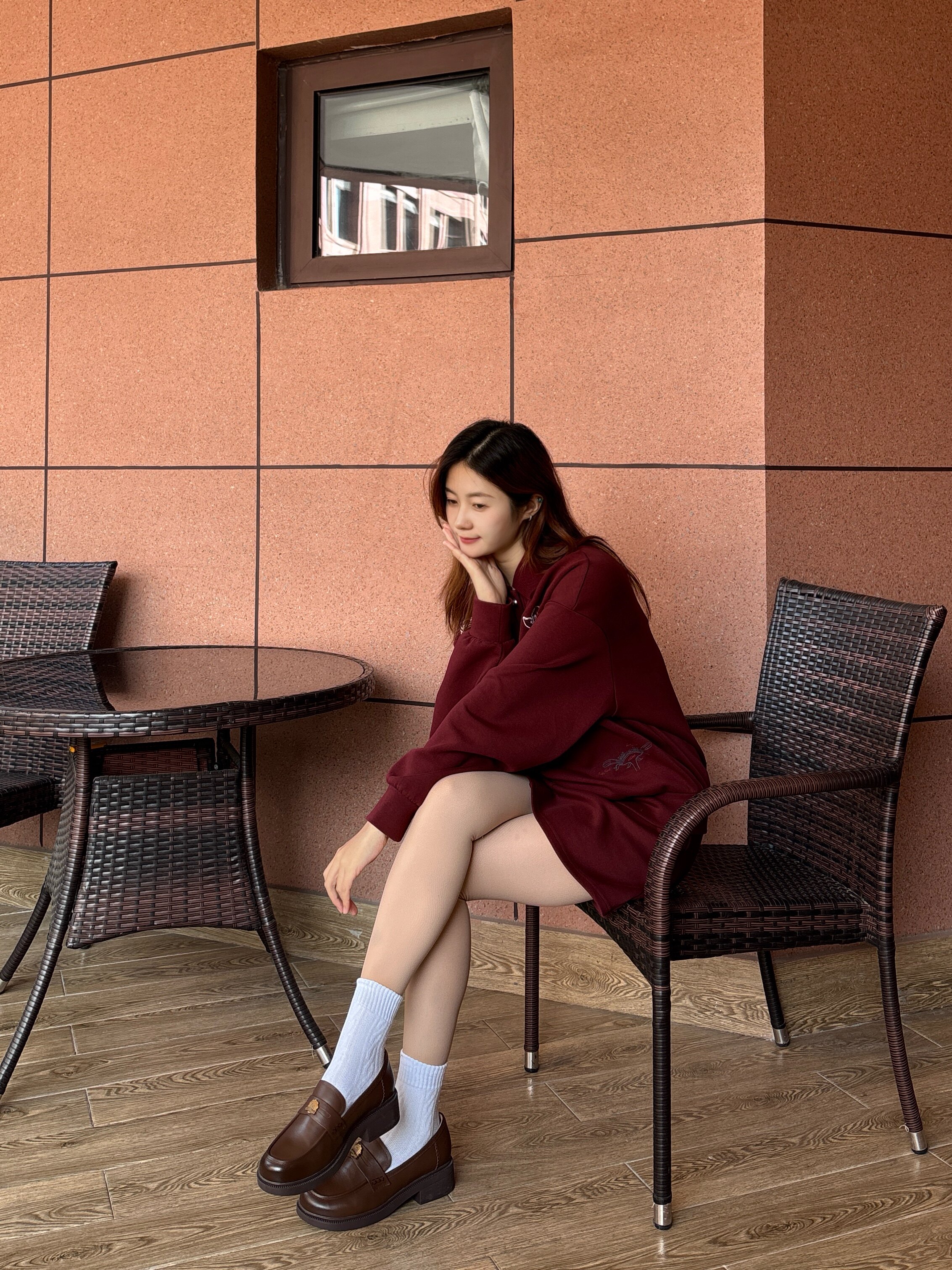 天美意teenmix王玉雯同款金色徽章常青藤乐福鞋：厚底真皮的学院复古美学