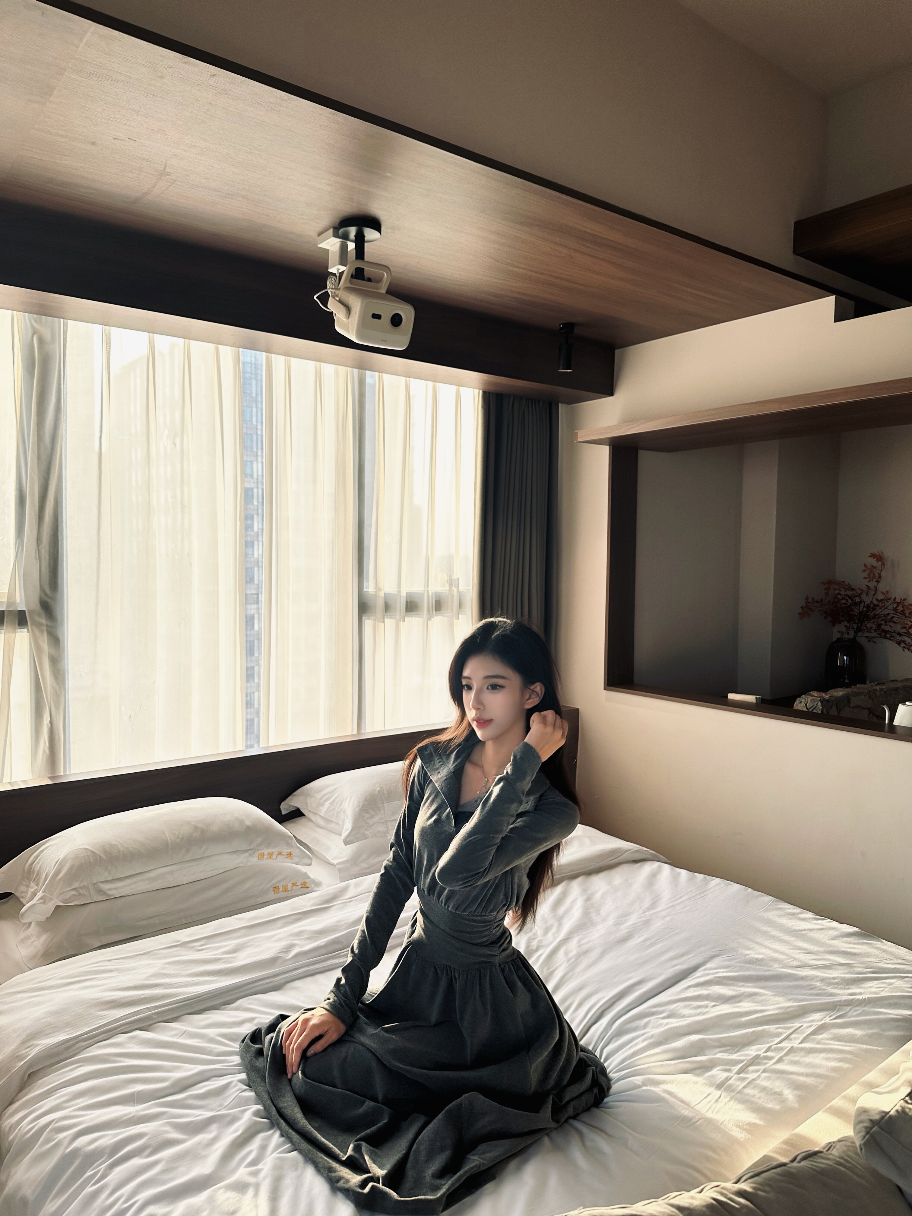 CYNR原创设计气质复古连衣裙,半高polo领褶皱收腰A字长裙摆遮肉显高