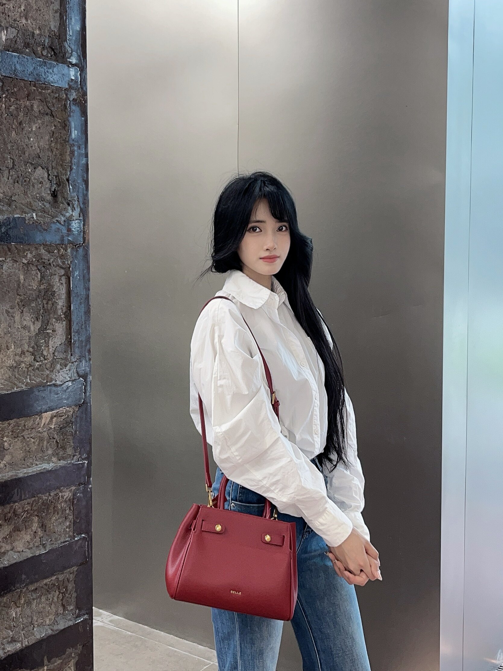 百丽红色新娘婚包 大容量设计装下红包手机 手提斜挎两用更实用