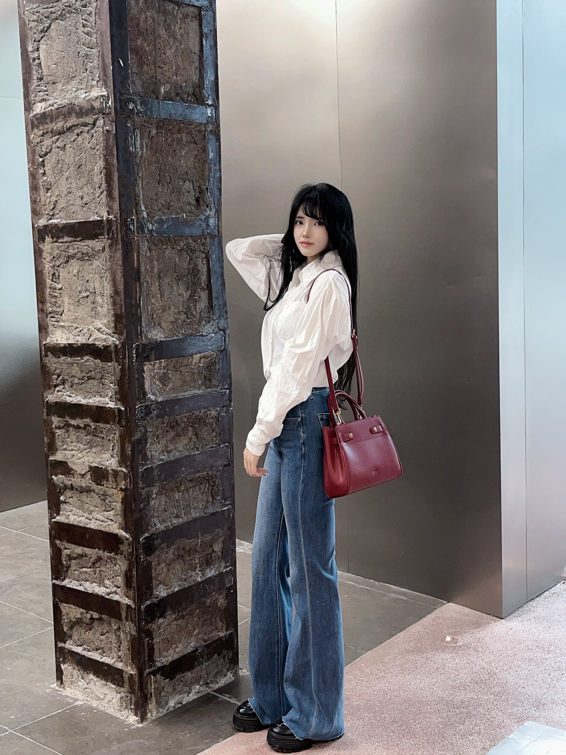 百丽红色新娘婚包 大容量设计装下红包手机 手提斜挎两用更实用