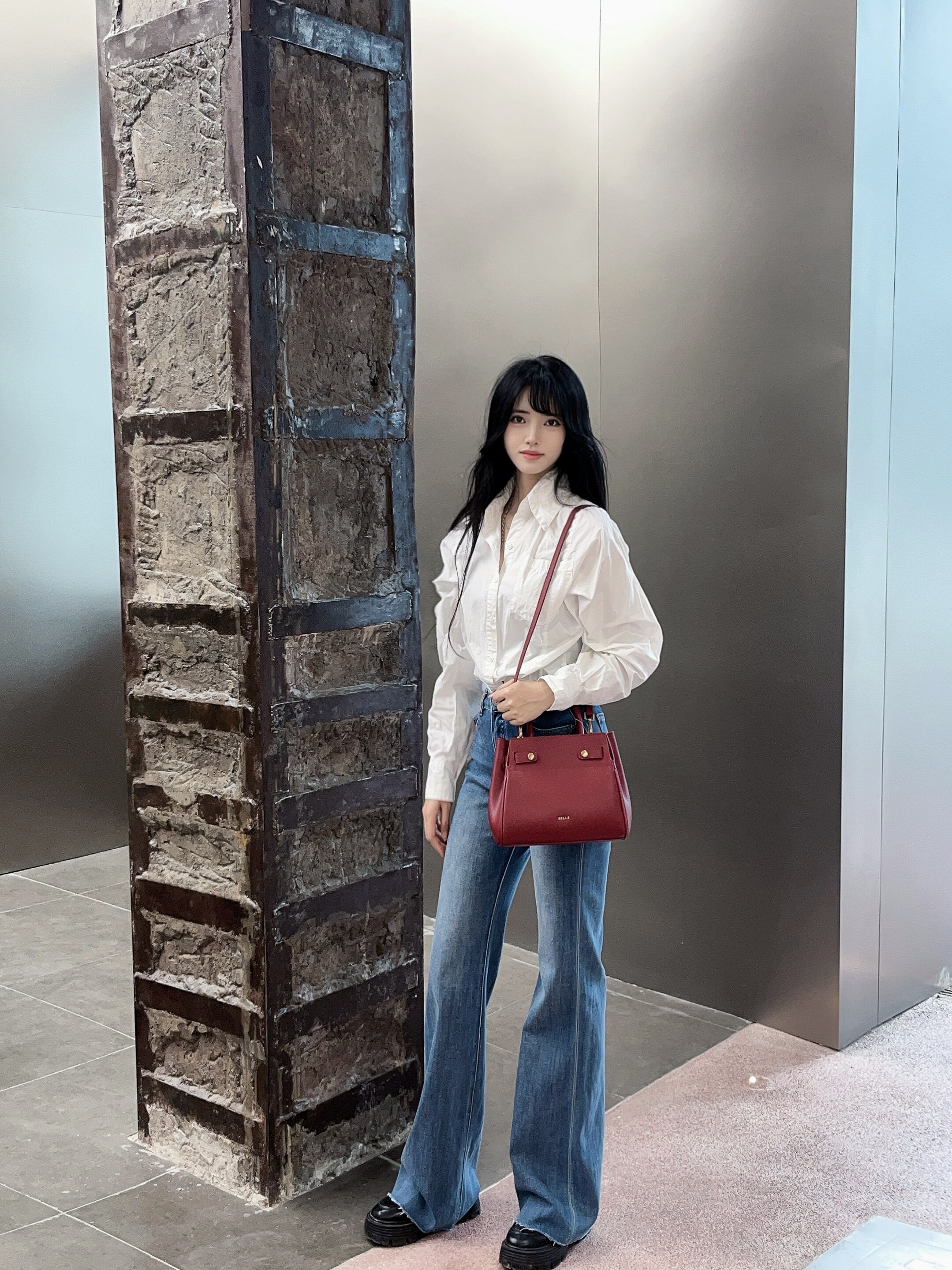 百丽红色新娘婚包 大容量设计装下红包手机 手提斜挎两用更实用