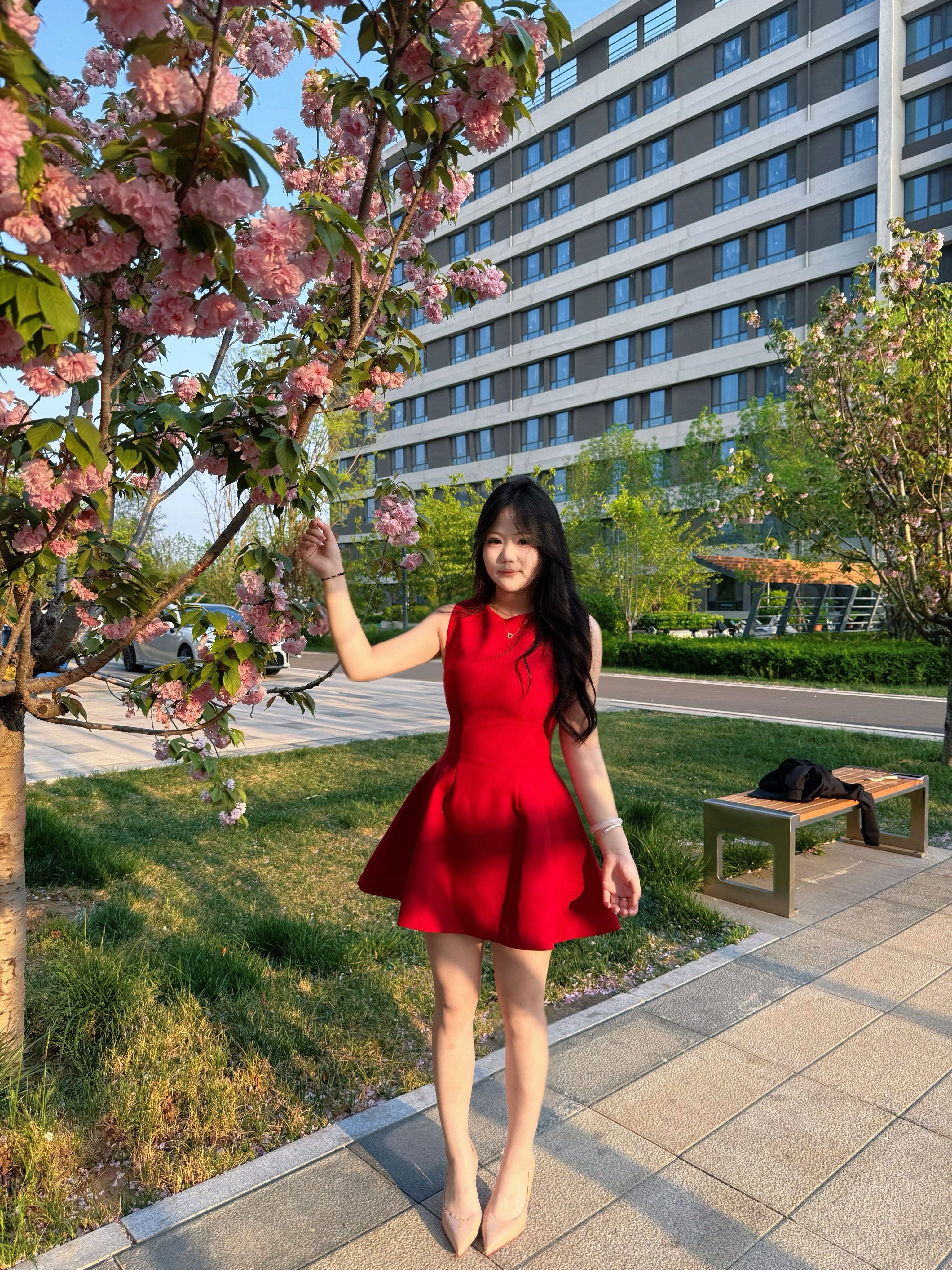 舒胡蕾夏日生日裙 法式无袖收腰设计 显瘦显高拉长比例 高级感气质满分