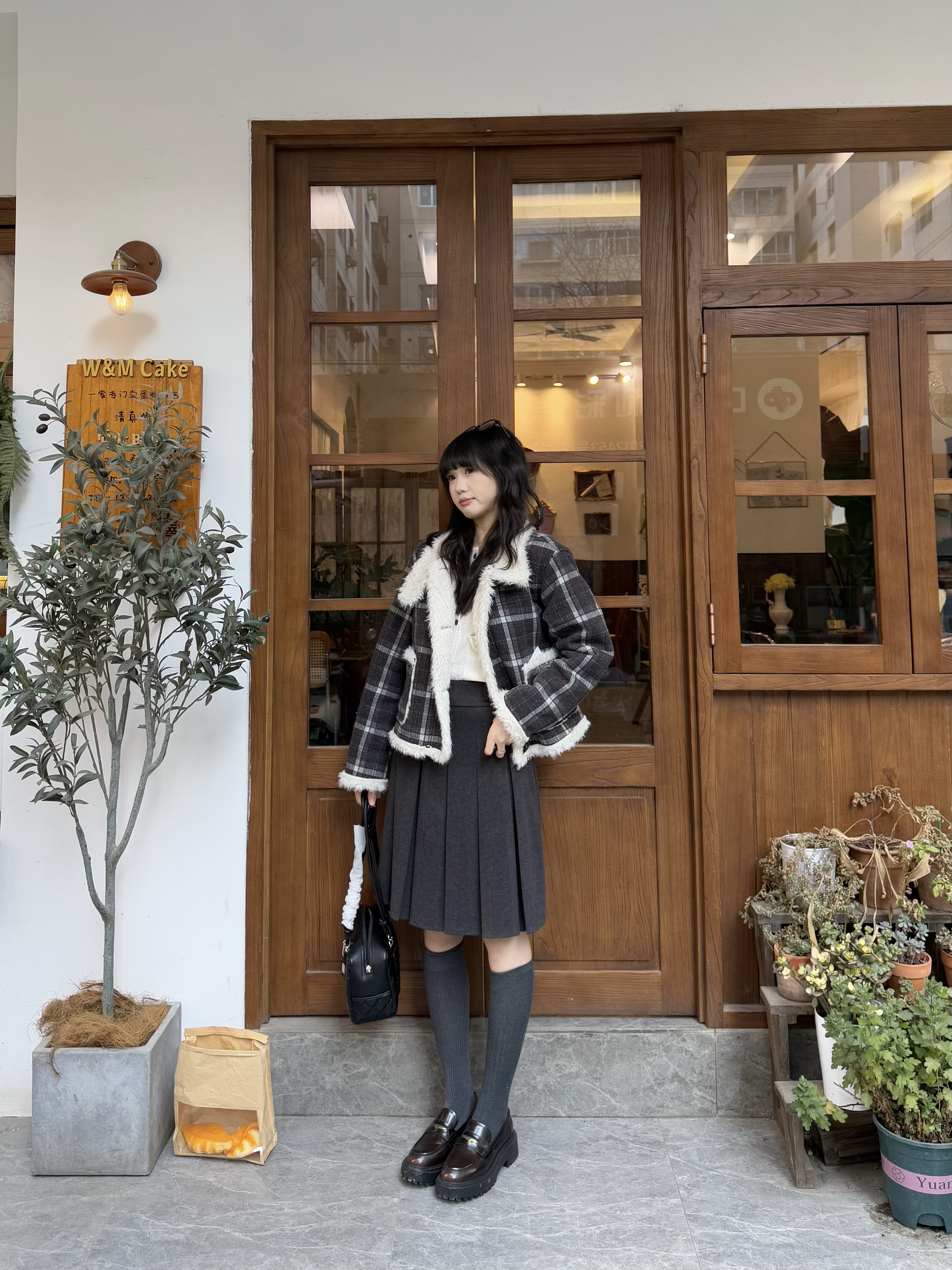 宋佳同款百丽海鸥乐福鞋2.0：厚底真皮的英伦飒爽美学