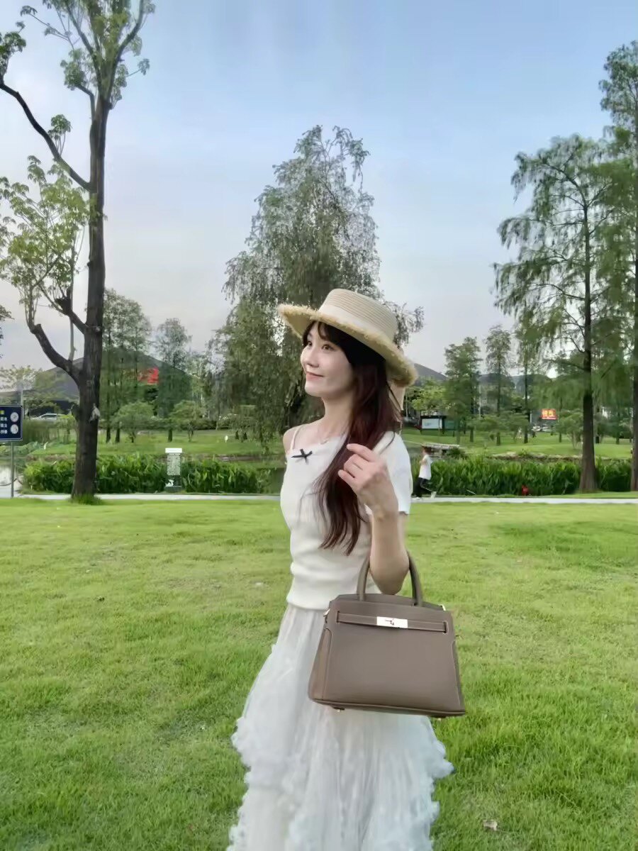 百丽鎏金岁月凯莉包 质感牛皮高级耐磨 大容量通勤 妈妈包婚包两用