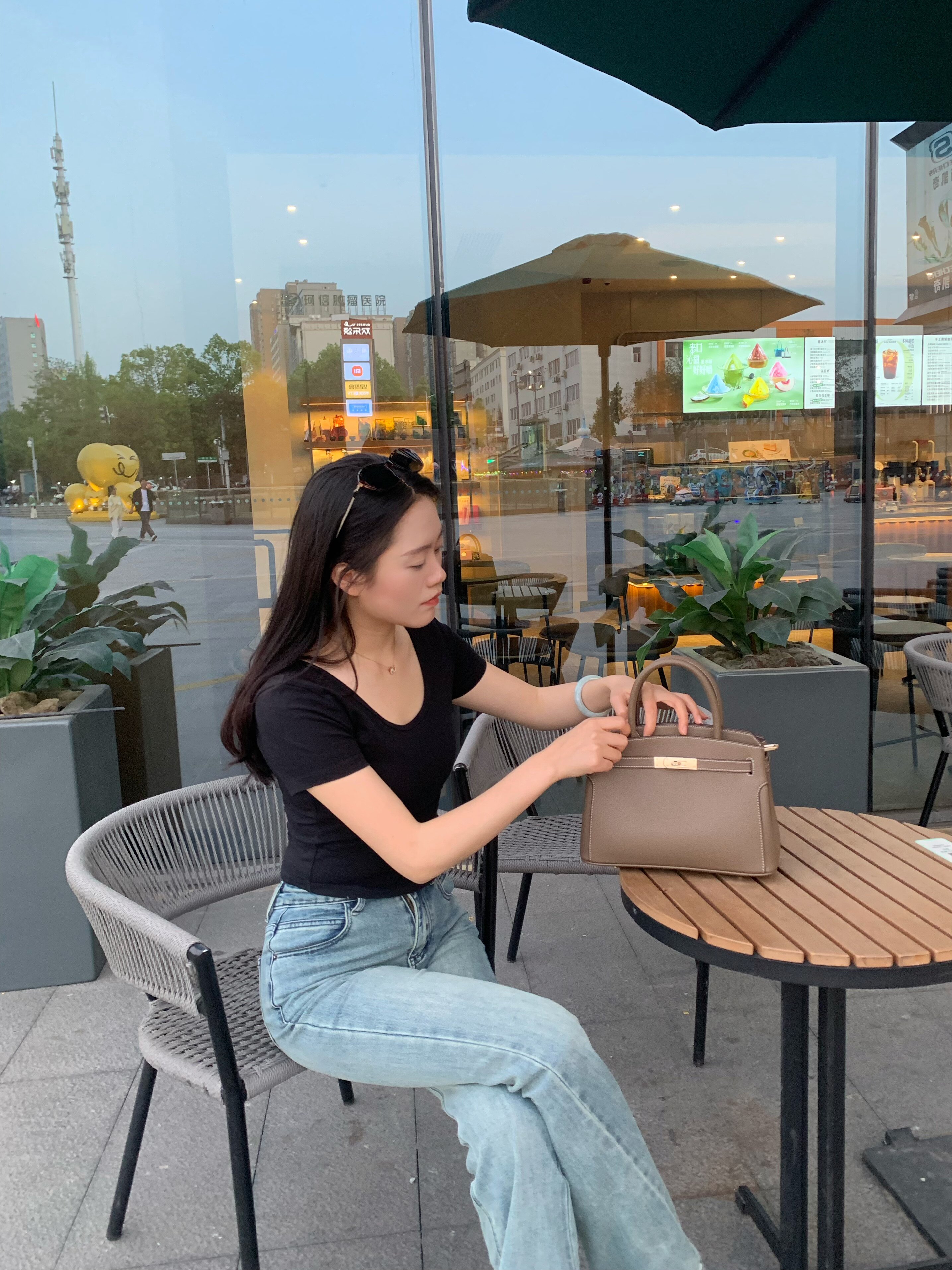 百丽鎏金岁月凯莉包 质感牛皮高级耐磨 大容量通勤 妈妈包婚包两用