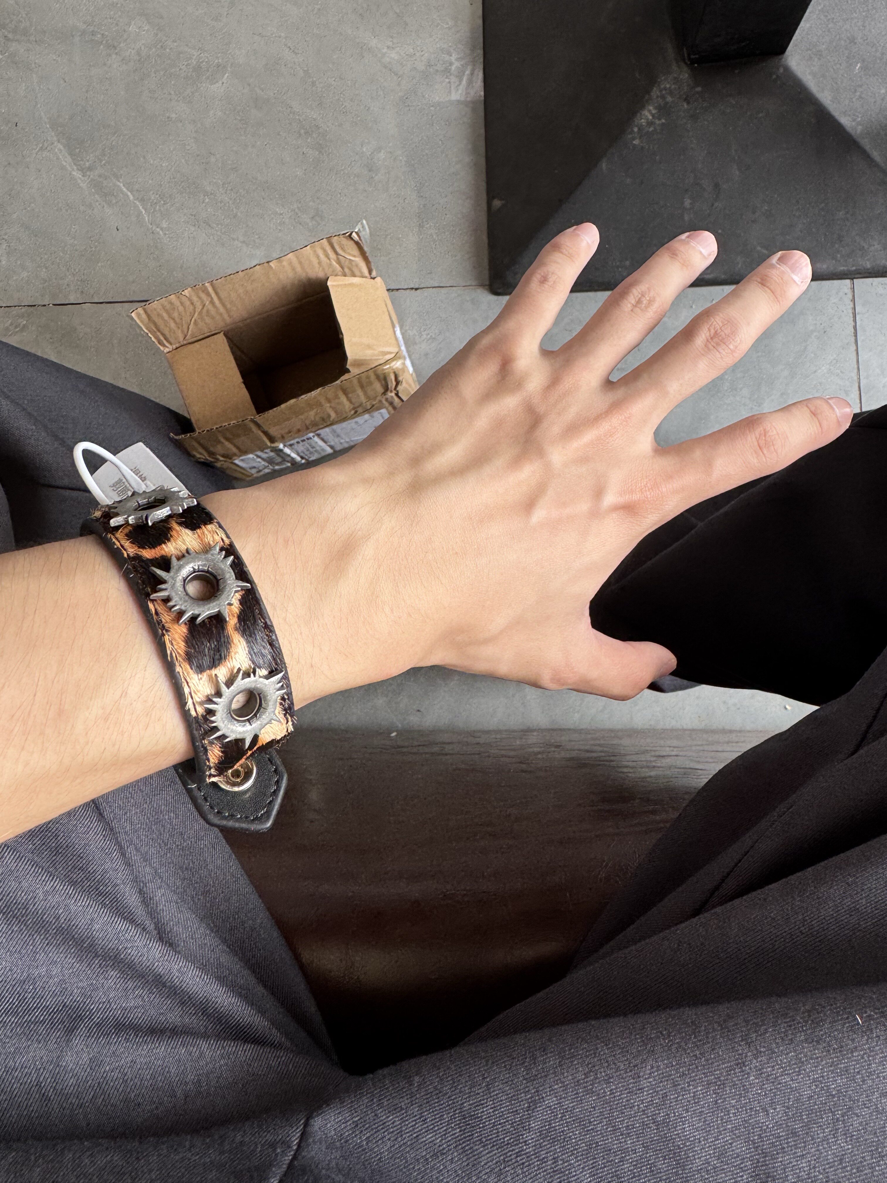 罗曼凯瑟25SS Pow Bracelet 真皮弹孔手环-淘宝Taobao | 天猫Tmall