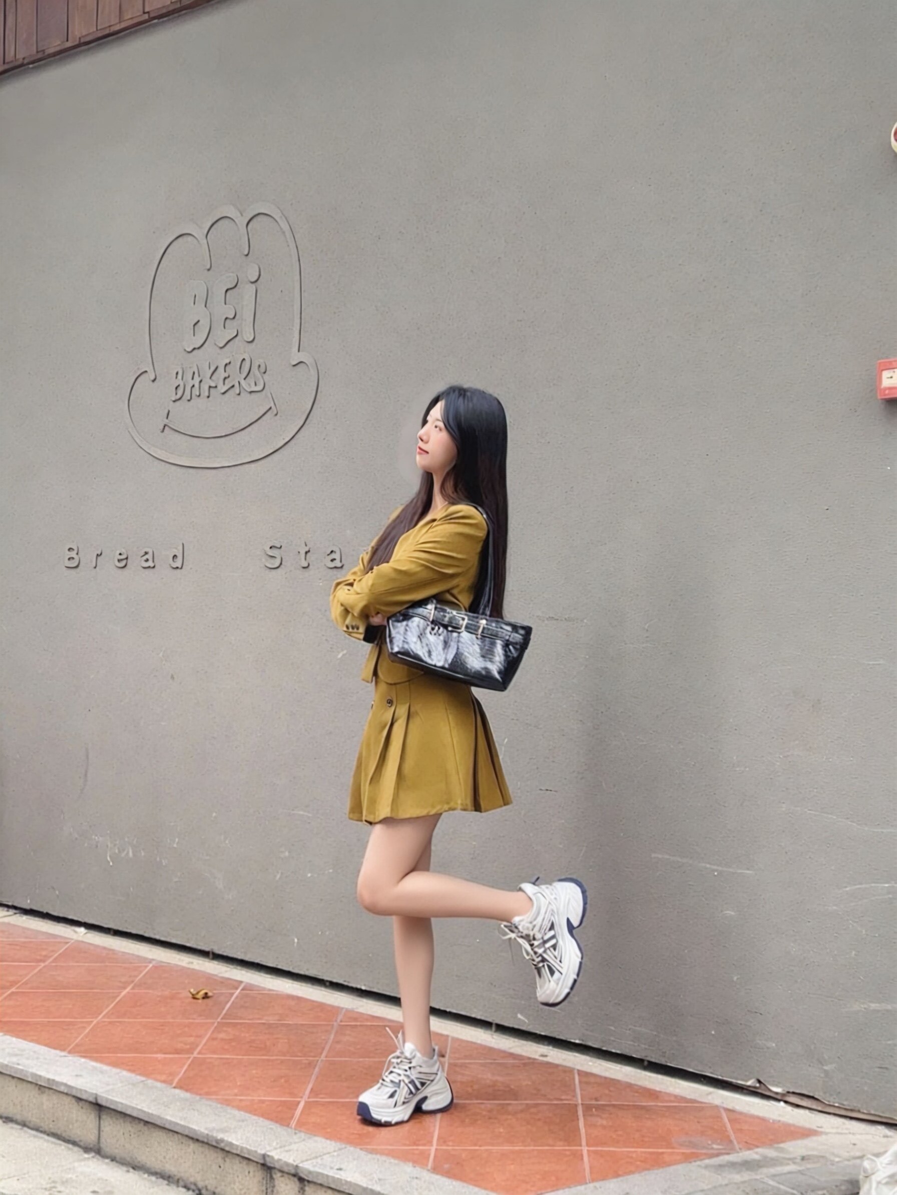 张凌赫同款百丽蓝鲸老爹鞋 灰色网面透气舒适 厚底增高拉长比例