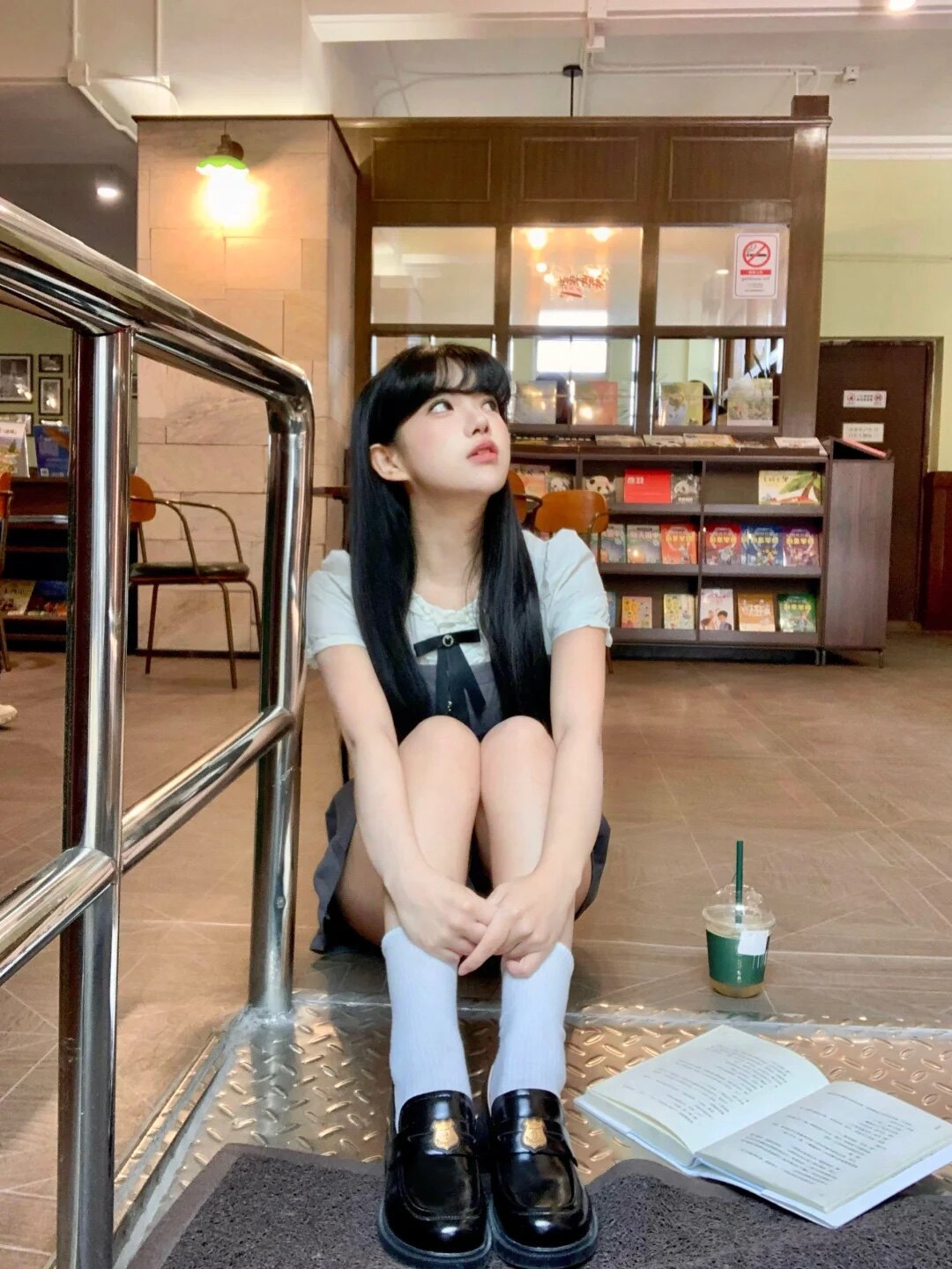 天美意teenmix王玉雯同款金色徽章常青藤乐福鞋：厚底真皮的学院复古美学