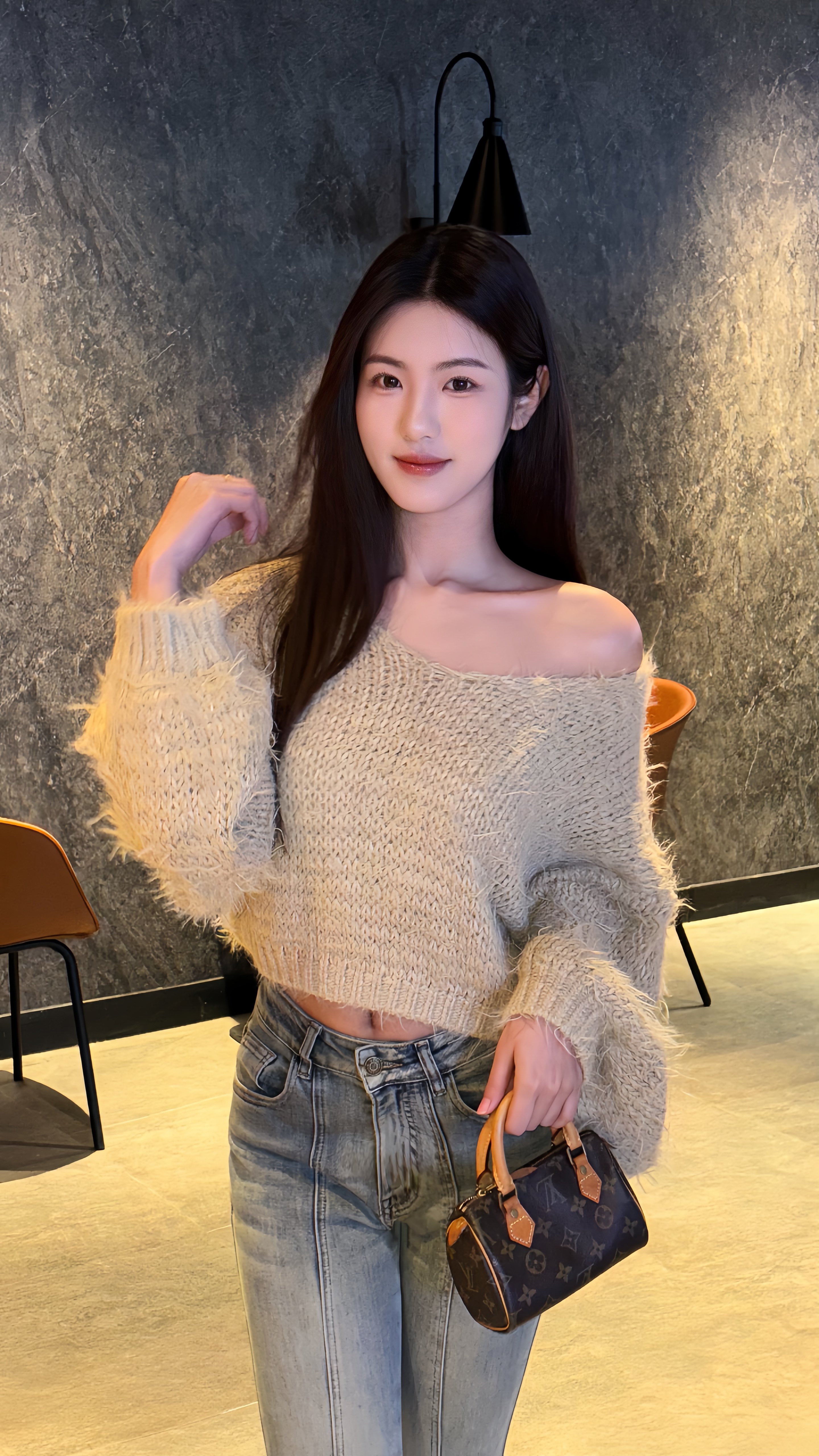 ABWLR「叠穿派对」原创复古做旧水洗牛仔裤:解锁超模腿的马蹄微喇密码