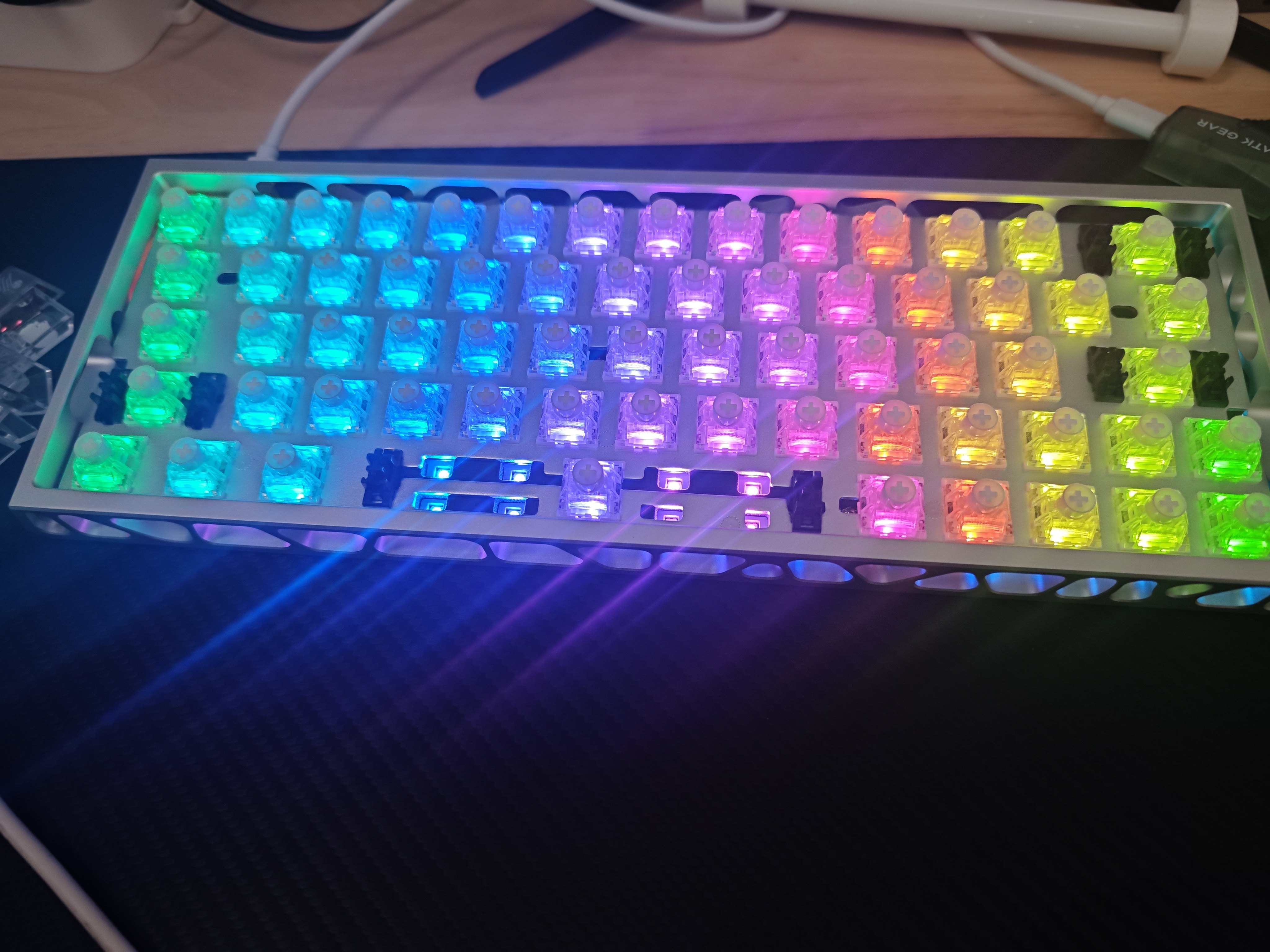 AE64 PRO-客制化PCB/兼容Gh60/EverGlide/双灯/0.001mm/480M主频评价 - 淘宝网