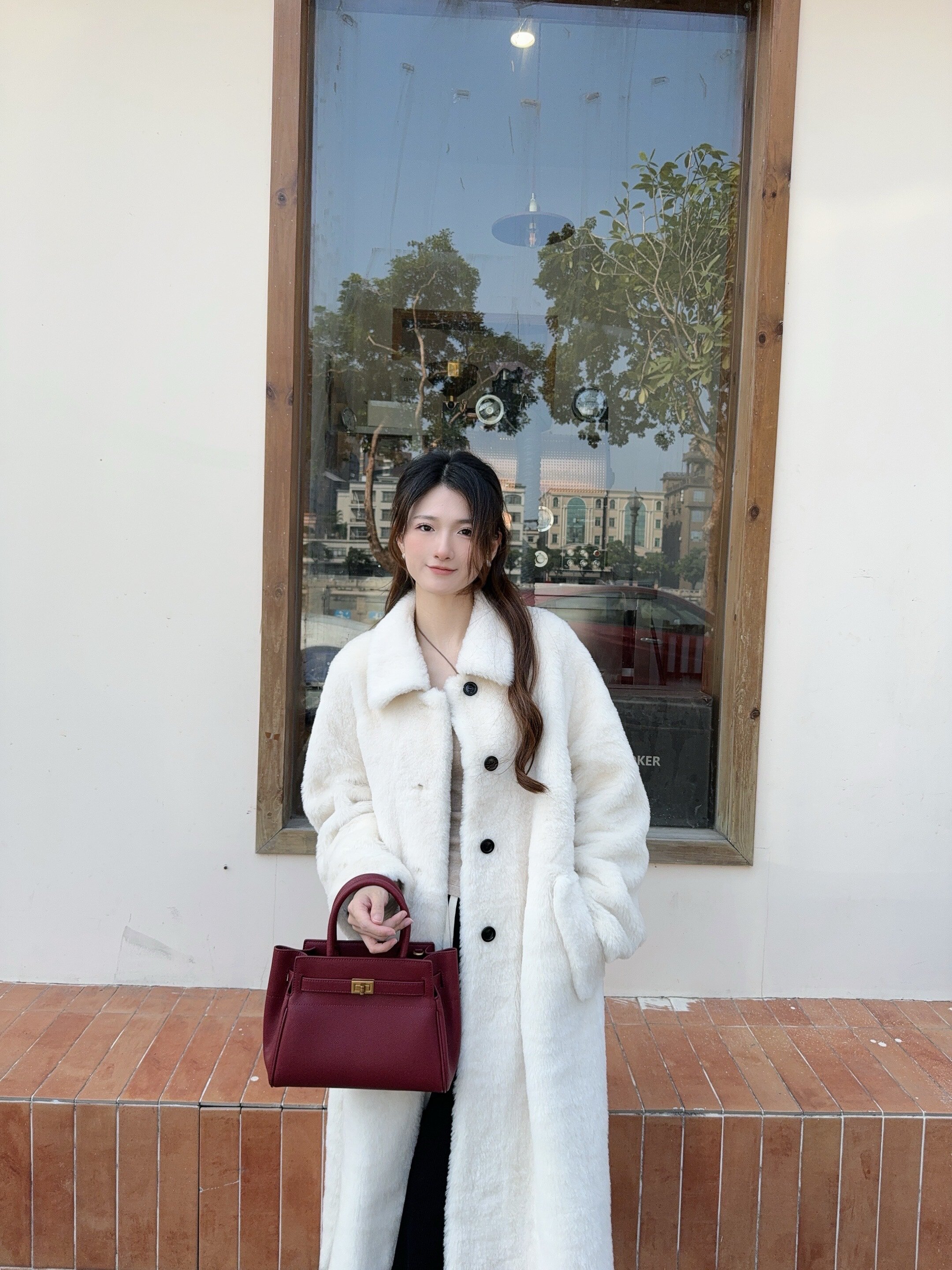 百丽红色新娘婚包 大容量设计装下红包手机 手提斜挎两用更实用