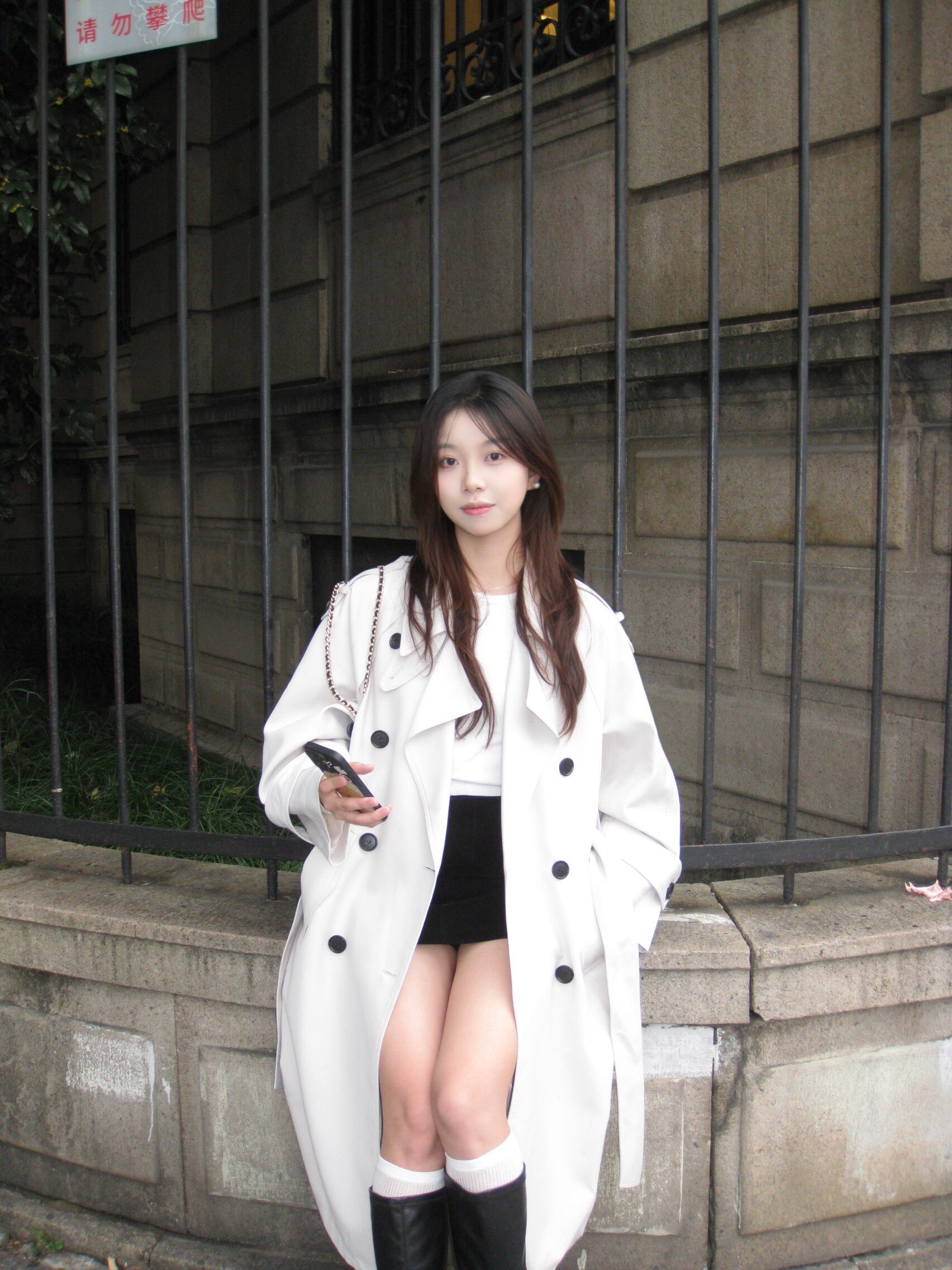 解锁法式优雅密码——周淼ZHOUMIAO"巴黎旧梦"风衣穿搭图鉴