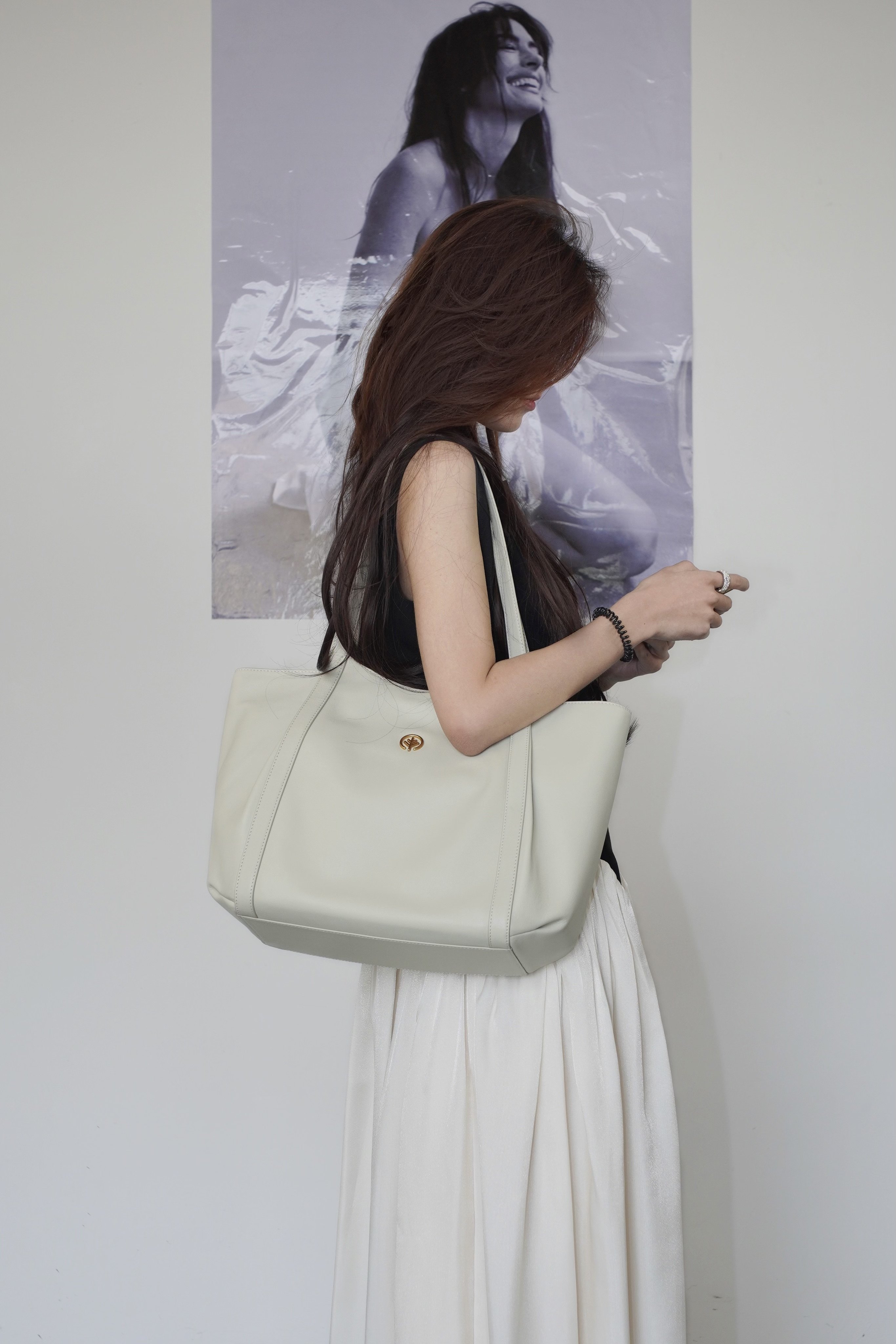 明星同款BAGTREE包包树「晚枫包」：植鞣牛皮的时光养色美学