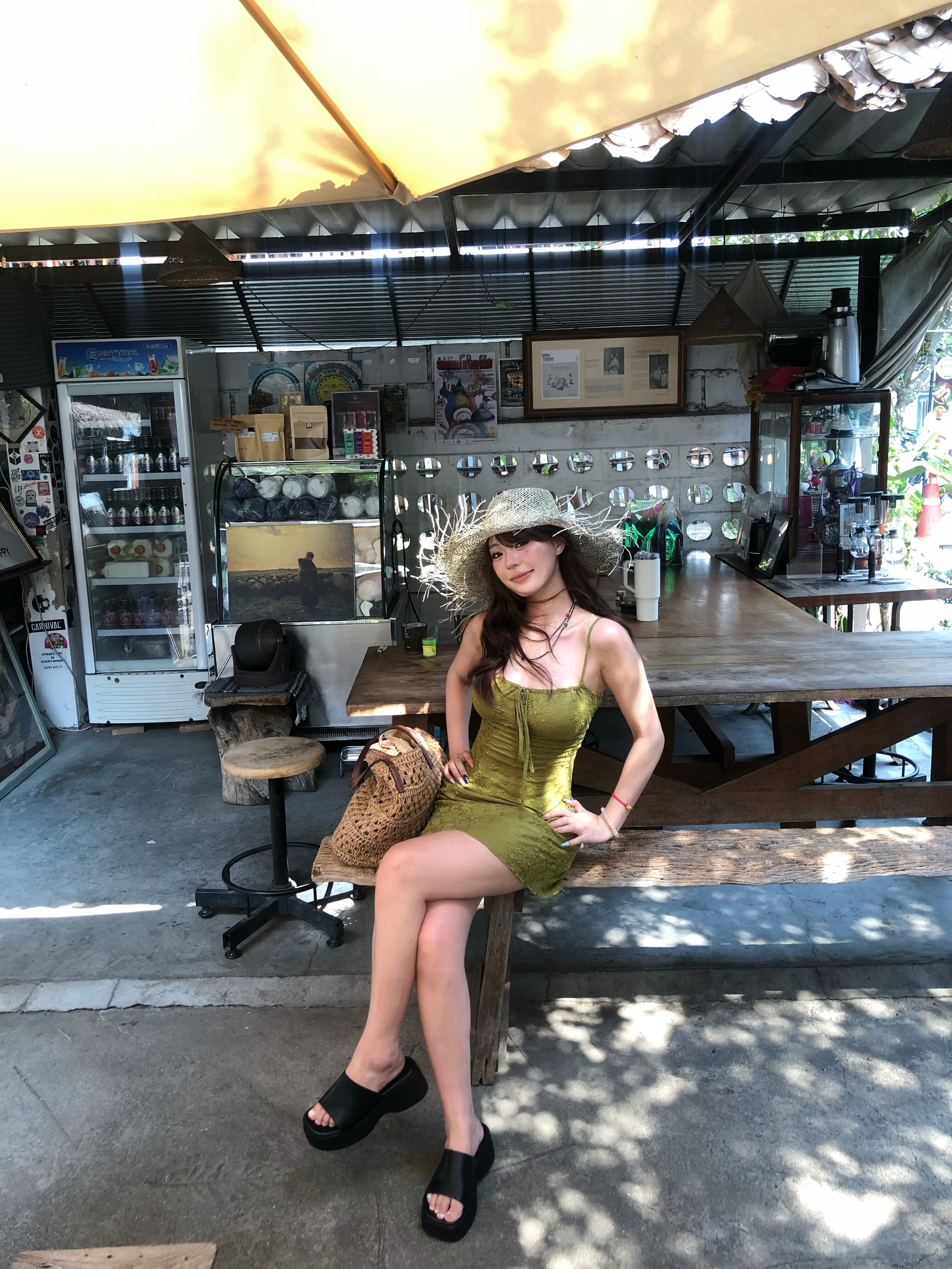 Tongiiuu 薇迷莫妮卡复古度假吊带裙 肌理面料高级有质感 收腰A字短裙显瘦