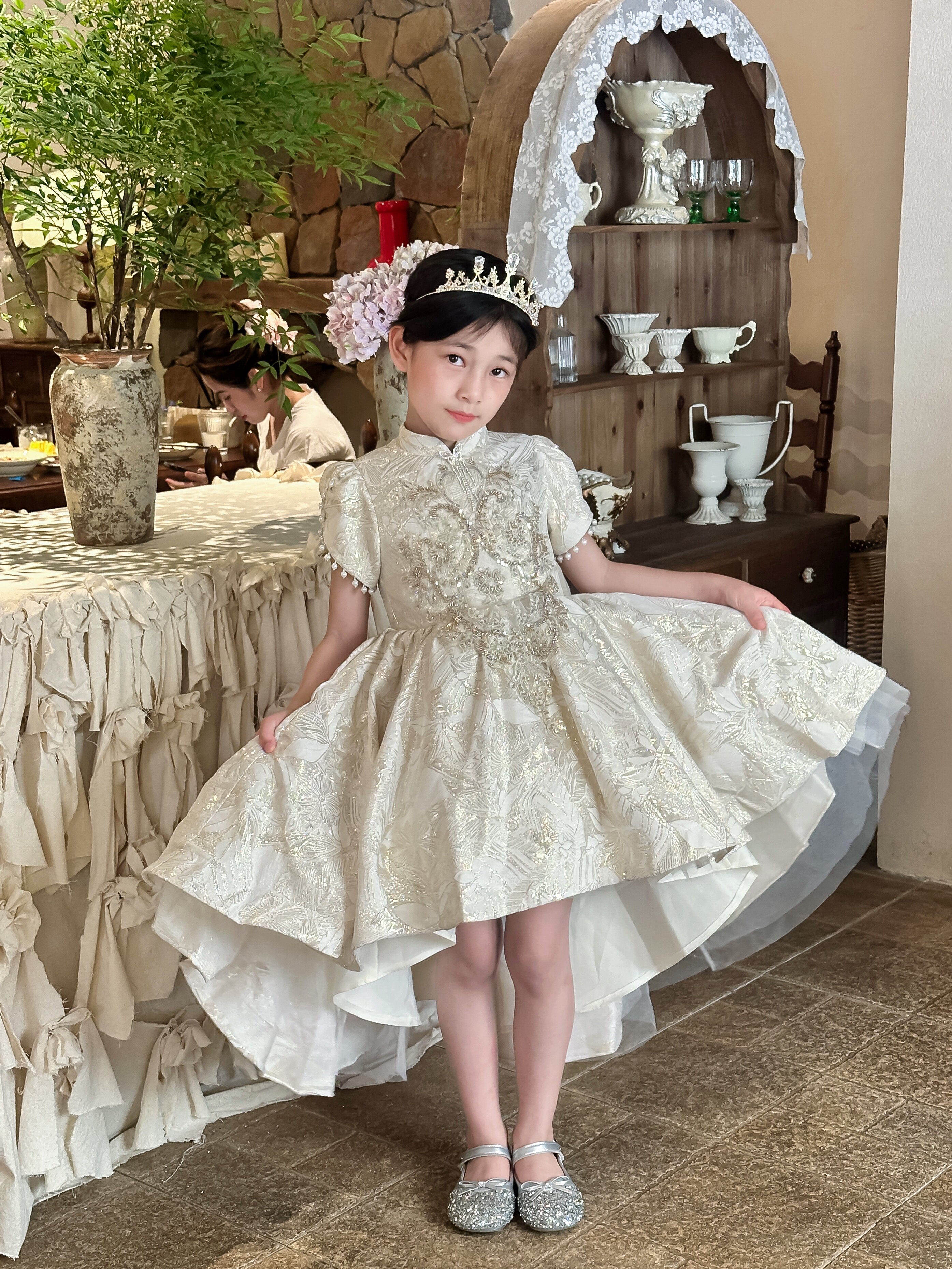 Customer photo for Champagne High-Low, Crown, 130cm