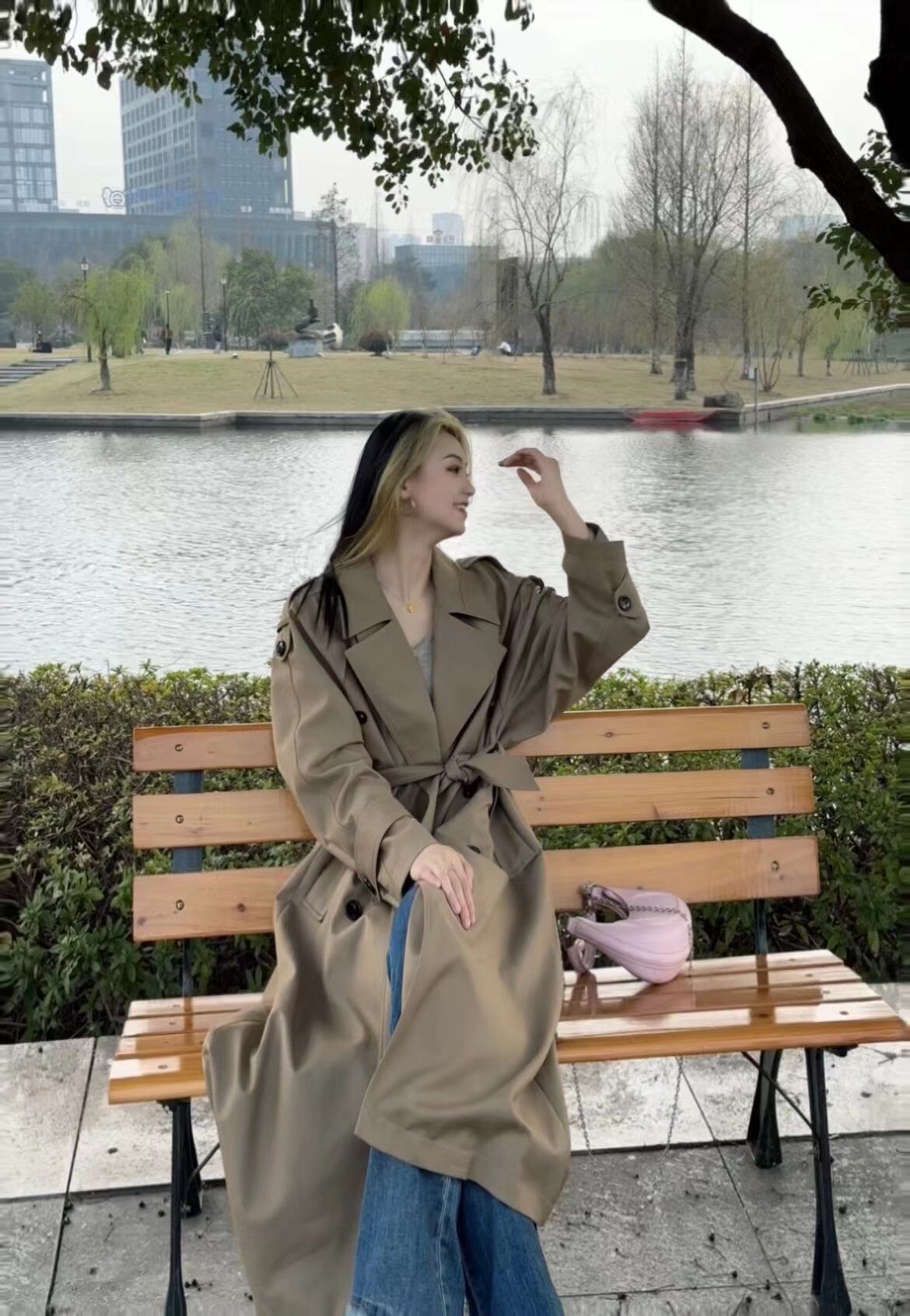 解锁法式优雅密码——周淼ZHOUMIAO"巴黎旧梦"风衣穿搭图鉴