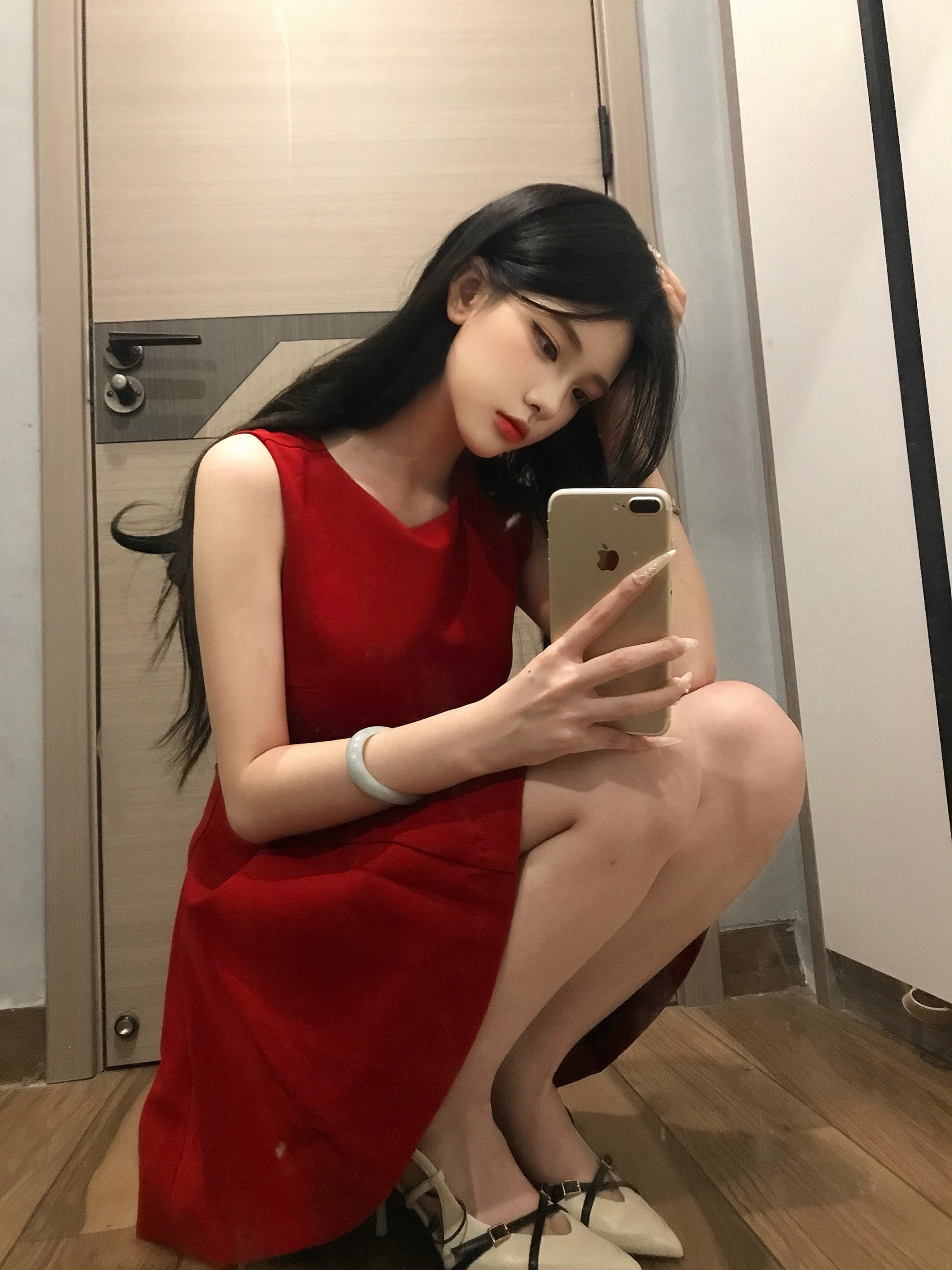 舒胡蕾夏日生日裙 法式无袖收腰设计 显瘦显高拉长比例 高级感气质满分