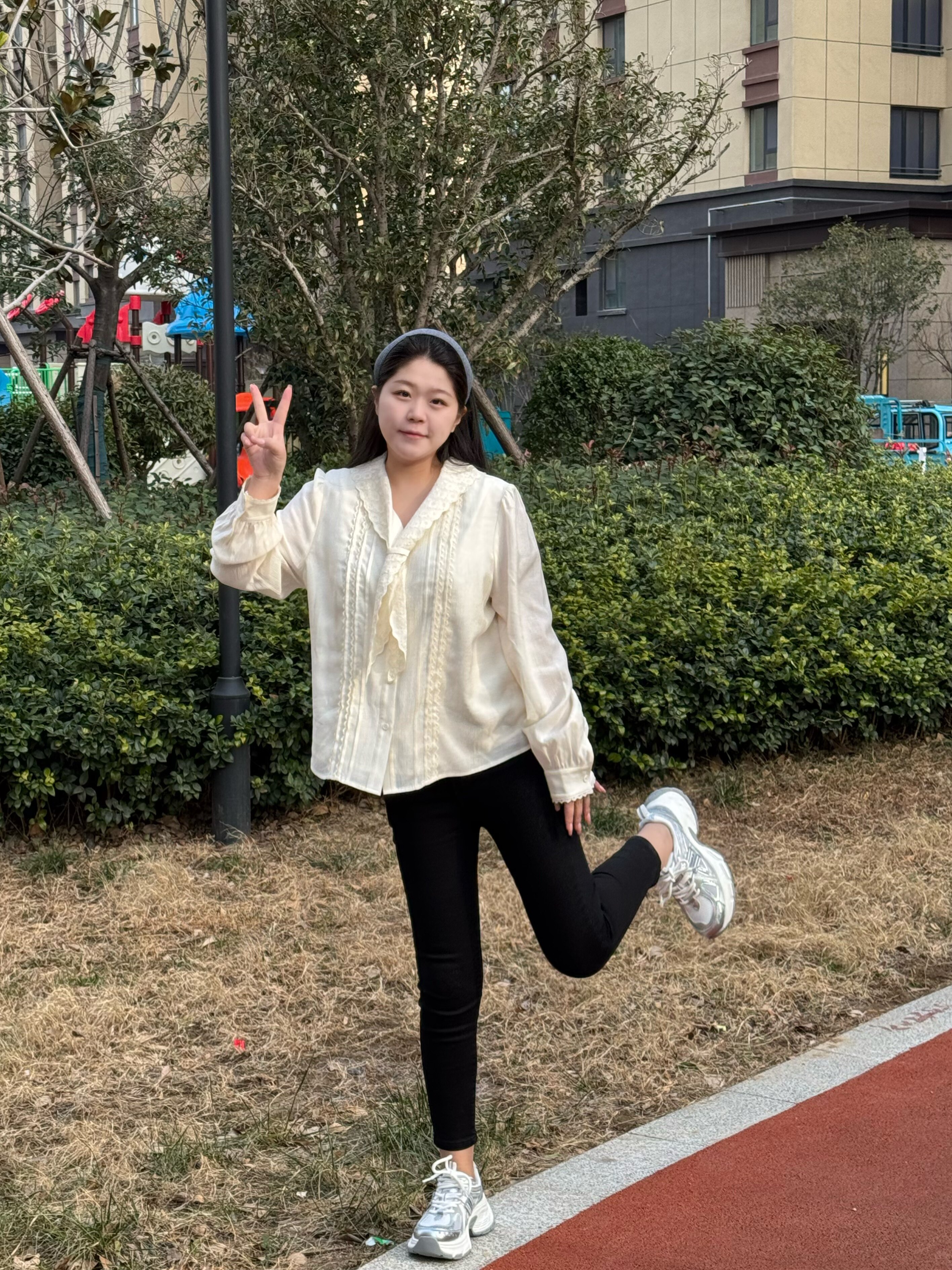张凌赫同款百丽蓝鲸老爹鞋 灰色网面透气舒适 厚底增高拉长比例