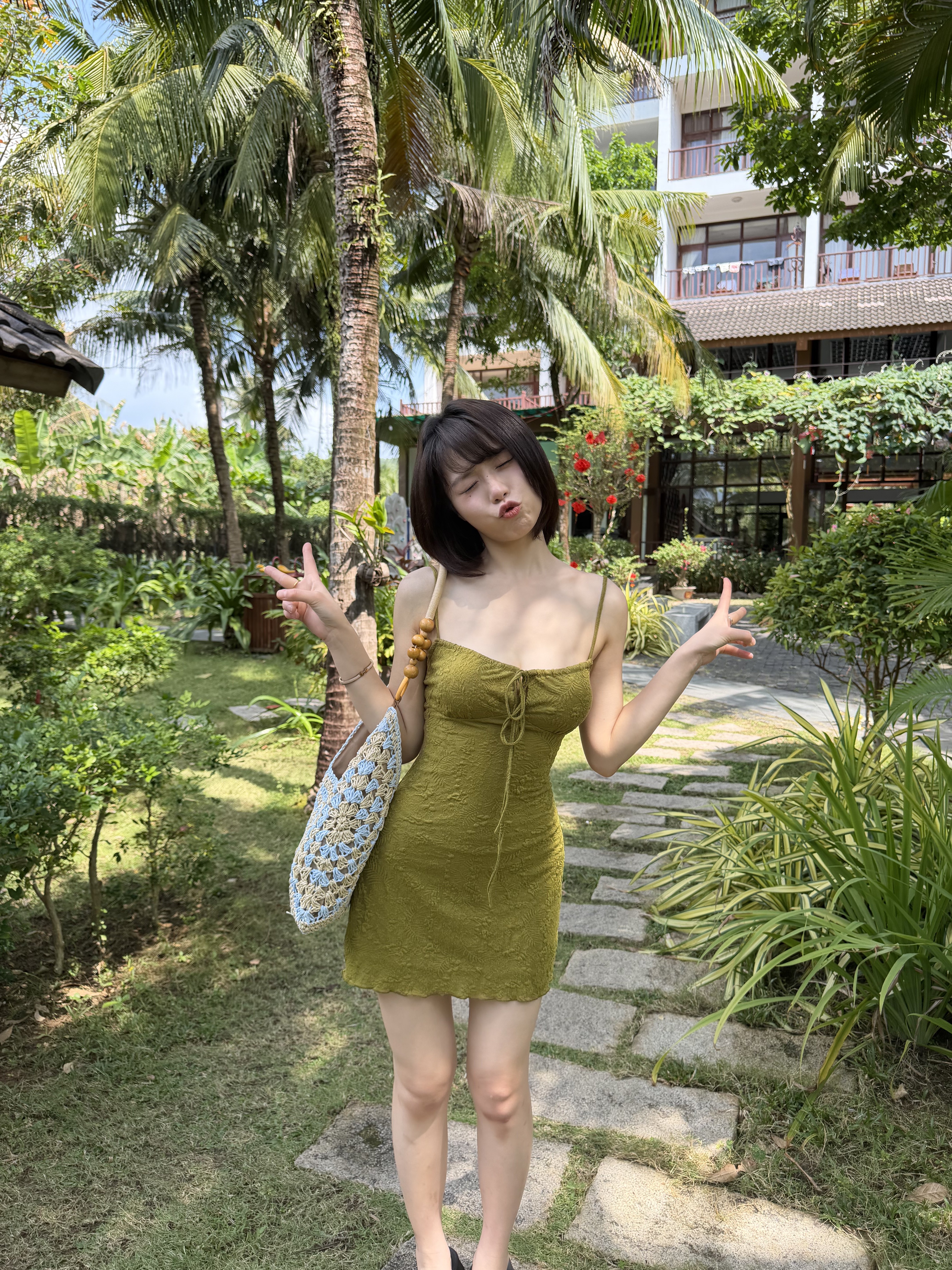 Tongiiuu 薇迷莫妮卡复古度假吊带裙 肌理面料高级有质感 收腰A字短裙显瘦