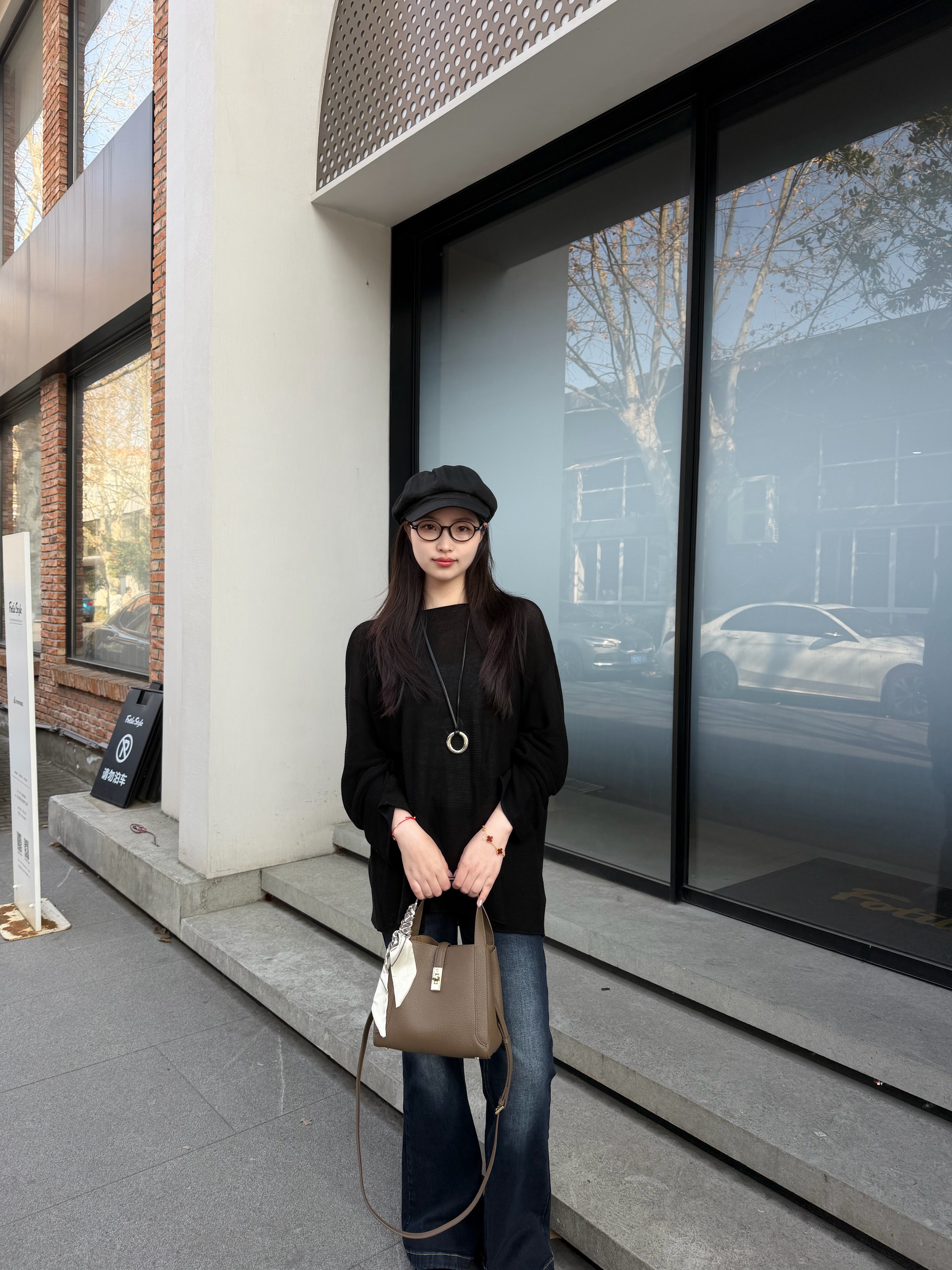 百丽真皮菜篮子包 牛皮材质高级耐磨 水桶包型大容量实用