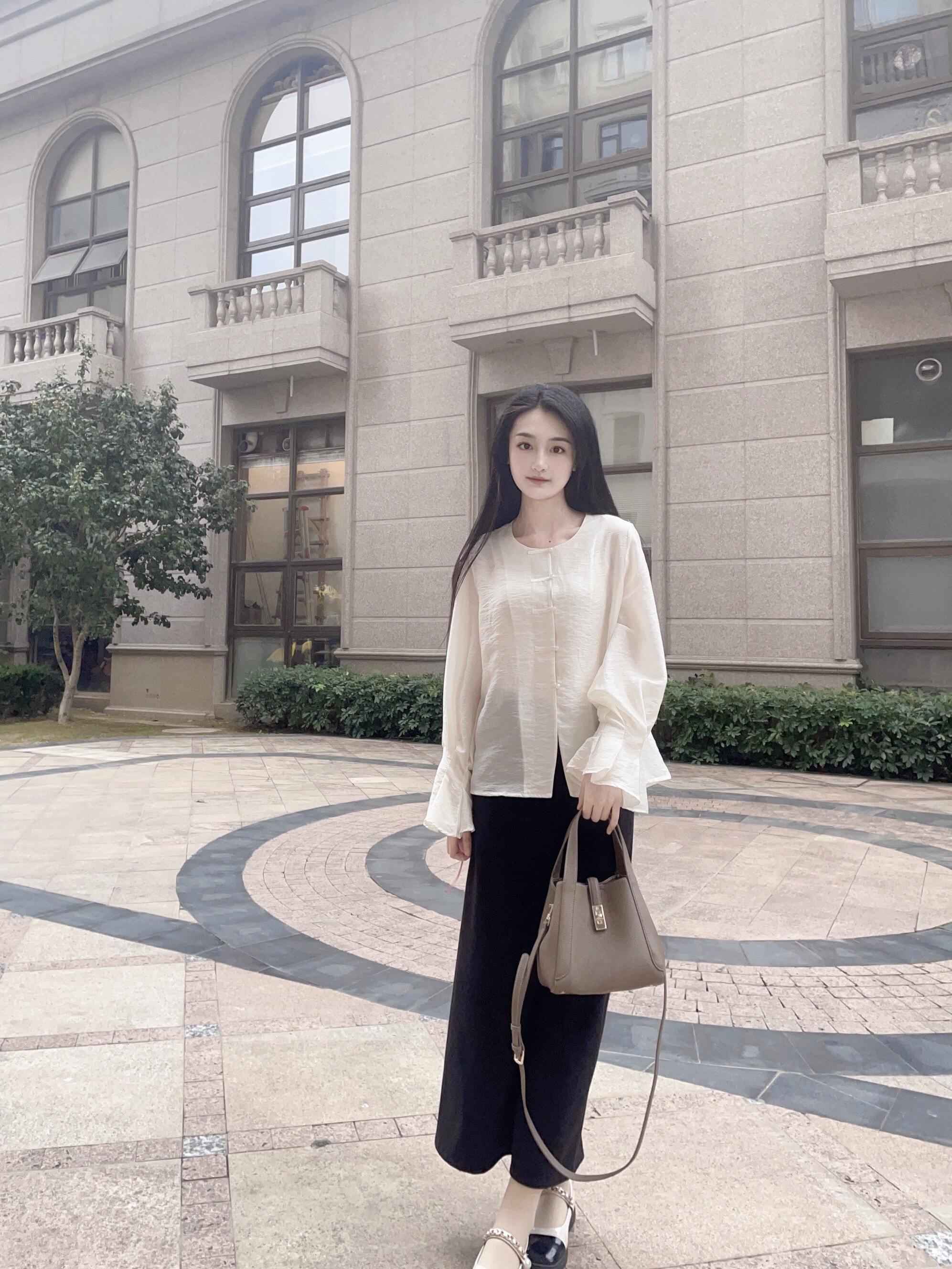 百丽真皮菜篮子包 牛皮材质高级耐磨 水桶包型大容量实用