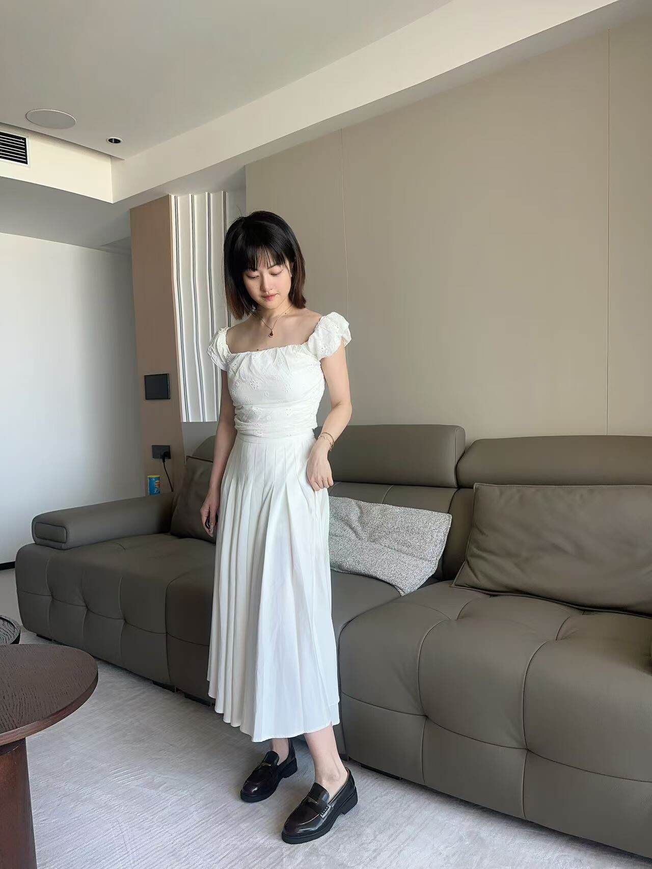 宋佳同款百丽海鸥乐福鞋2.0：厚底真皮的英伦飒爽美学