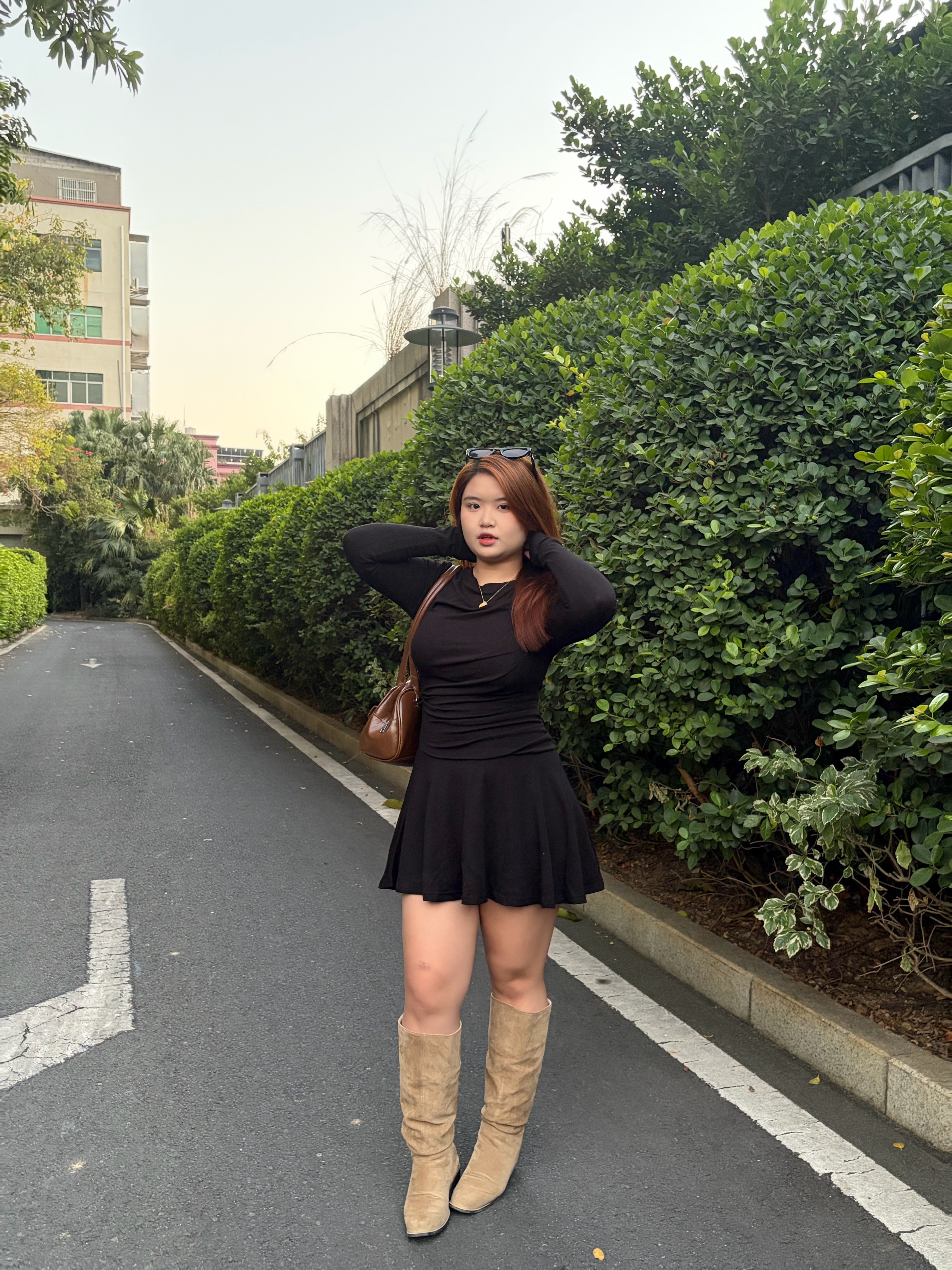 黑泽玄七2026早春新款胖mm收腰针织连衣裙：褶皱遮肉的显瘦自信美学