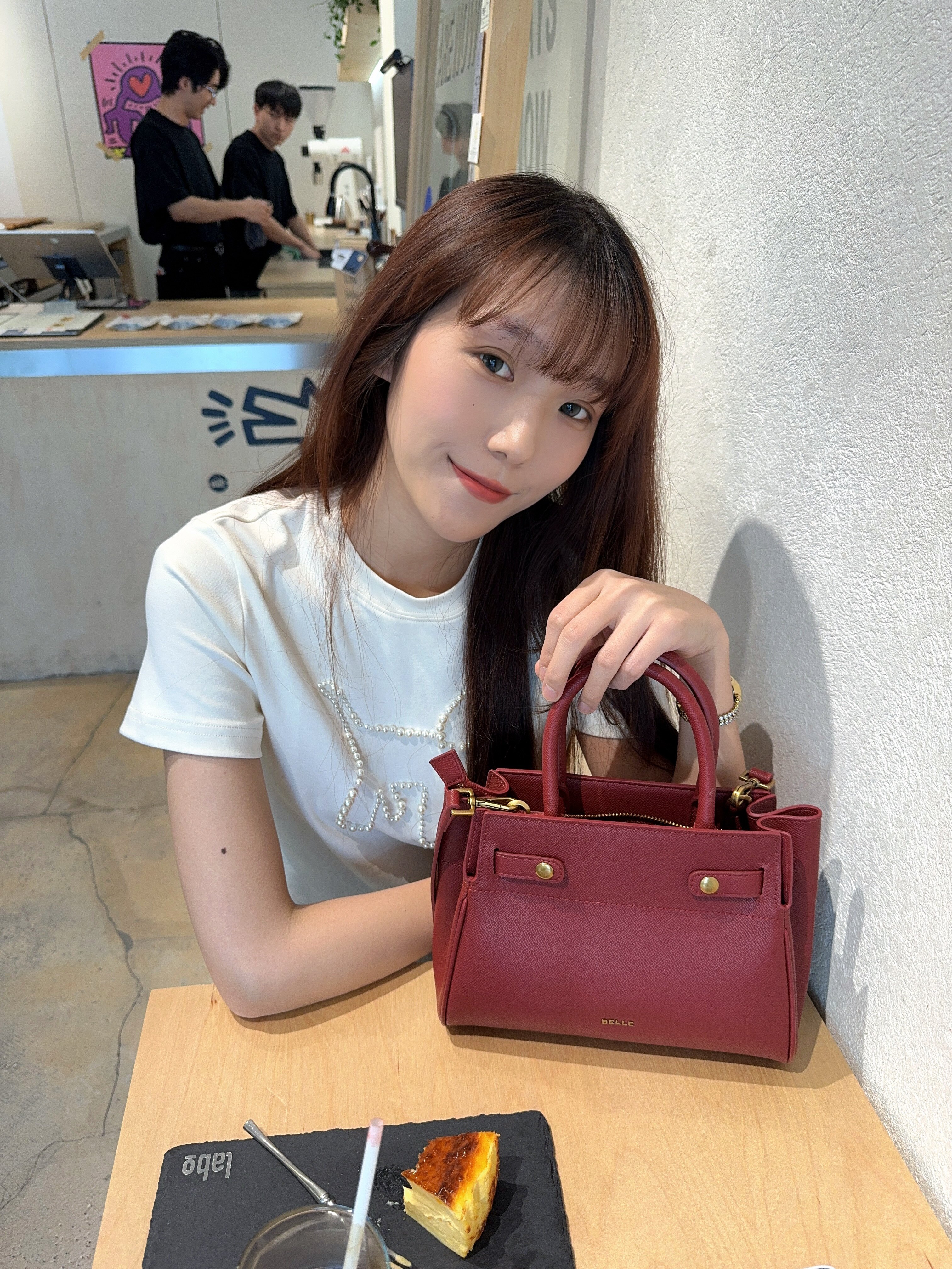 百丽红色新娘婚包 大容量设计装下红包手机 手提斜挎两用更实用