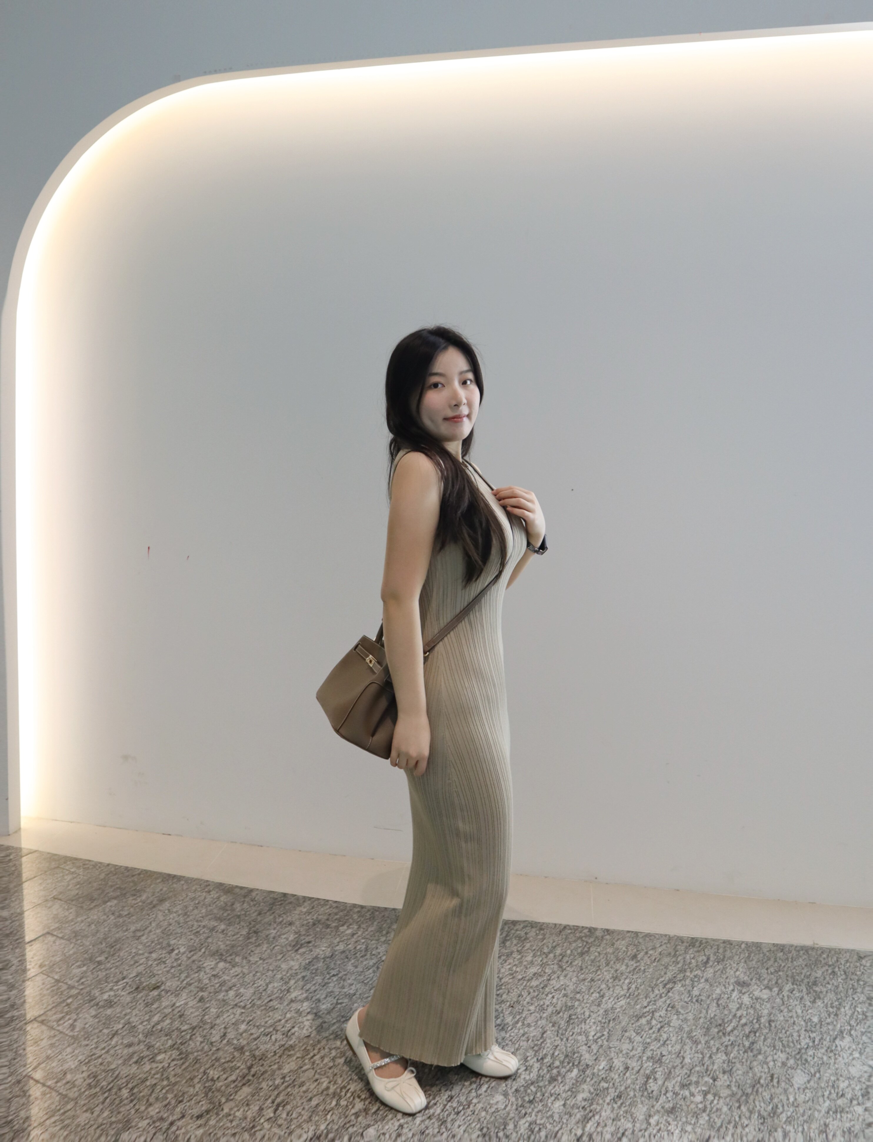 百丽鎏金岁月凯莉包 质感牛皮高级耐磨 大容量通勤 妈妈包婚包两用